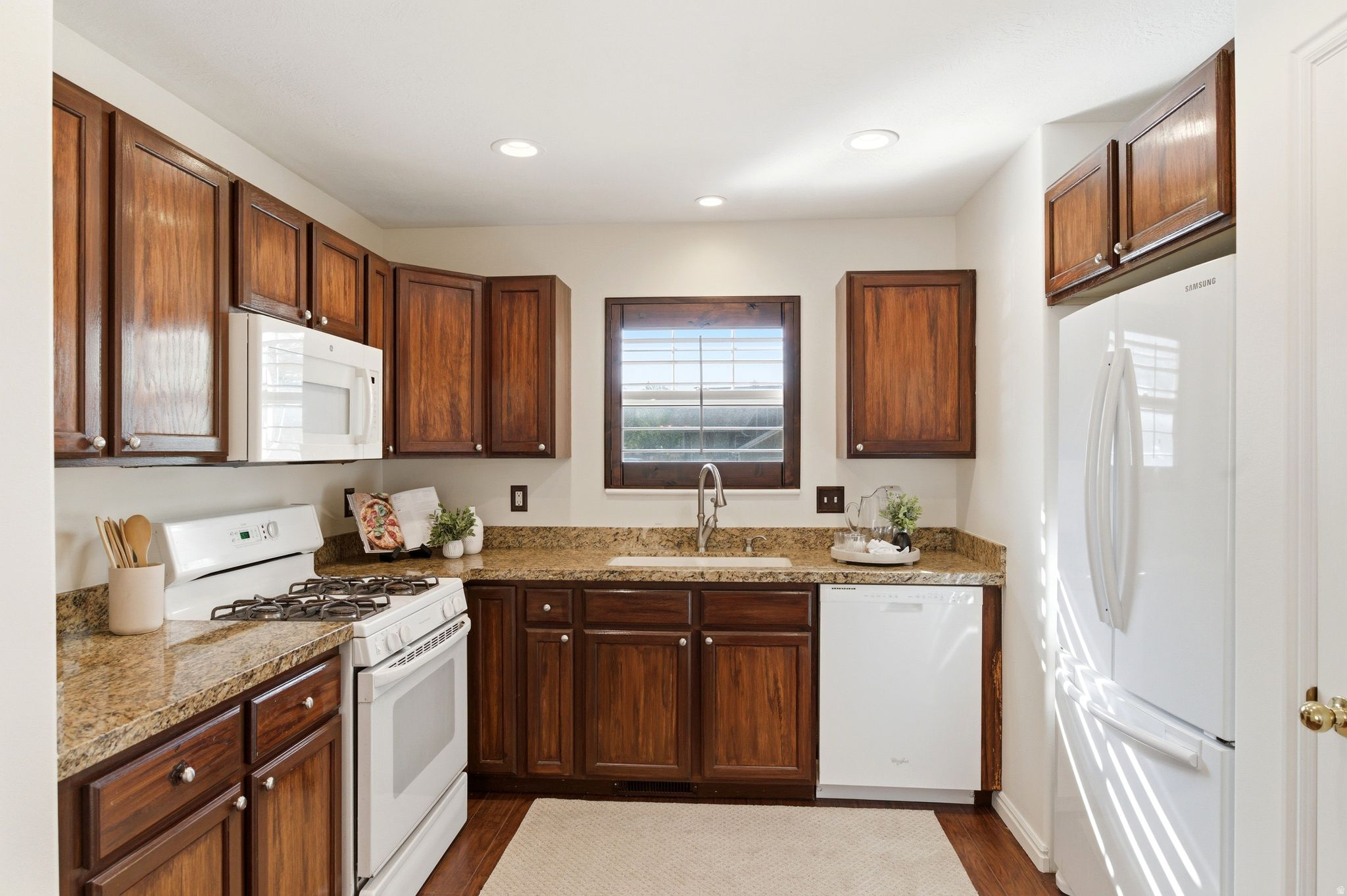 CHIMNEY ROCK - Residential