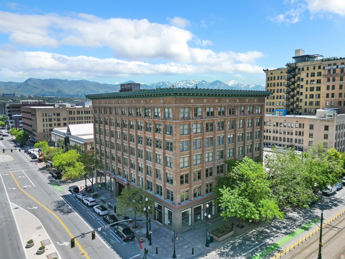 400 SF to 11,379 SF Suites available  $24.50 PSF FS subject to terms of final lease agreement  200 feet from Trax lightrail  Quick access to parking and numerous amenities  Located in the heart of Downtown SLC