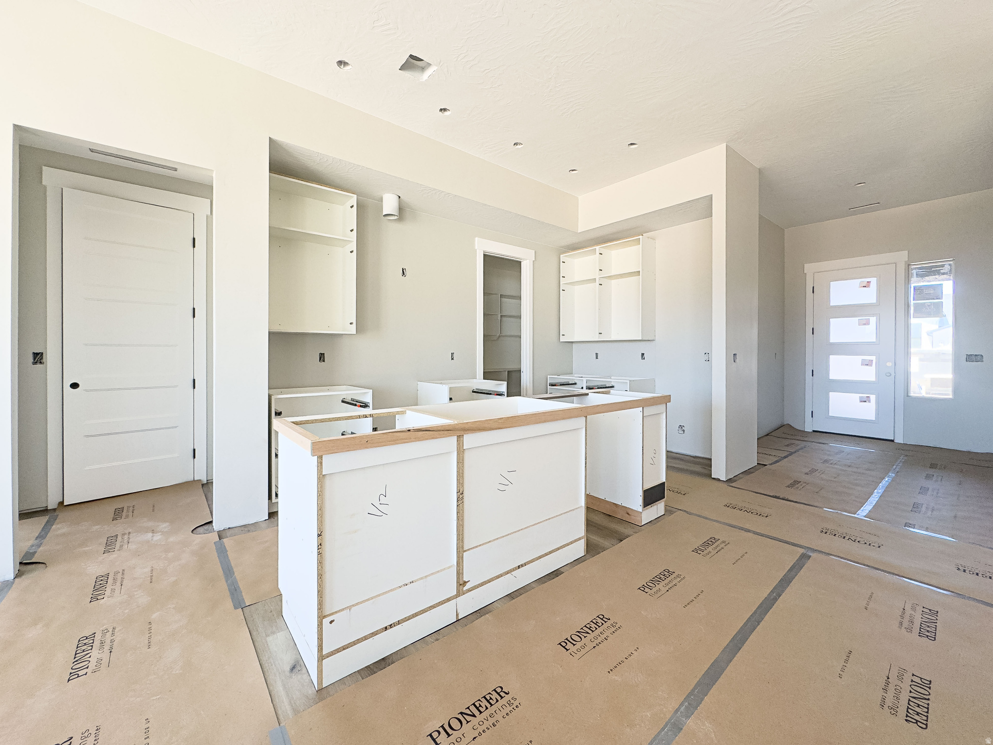 IRON WEST - Residential