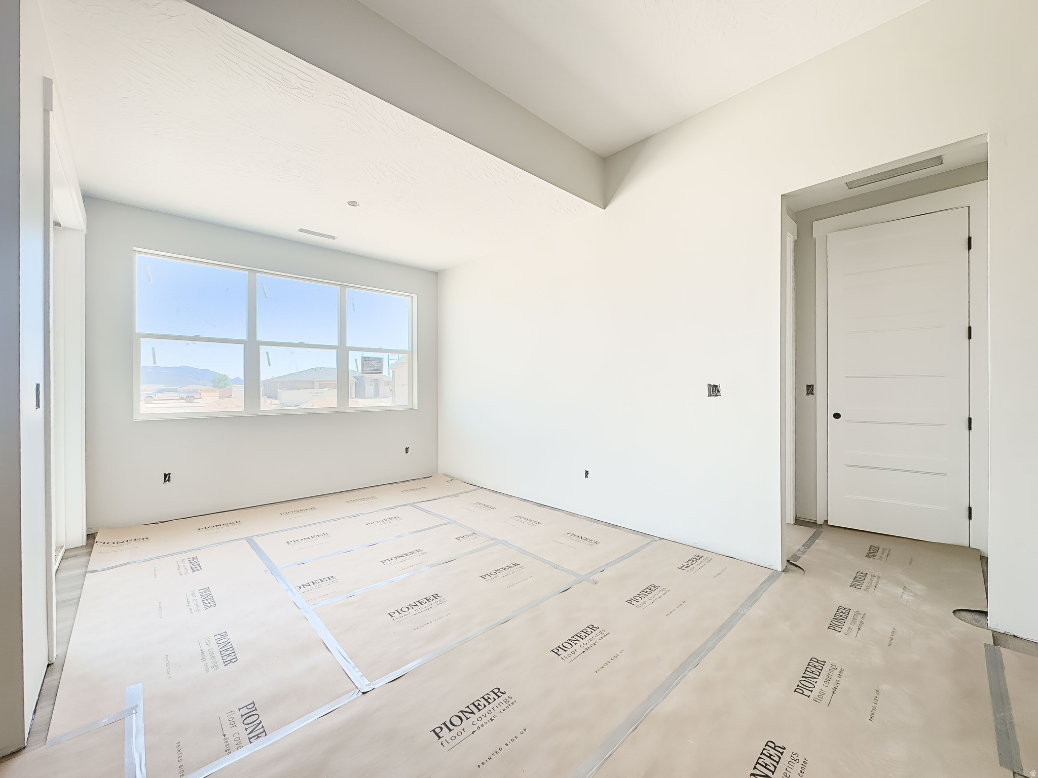 IRON WEST - Residential