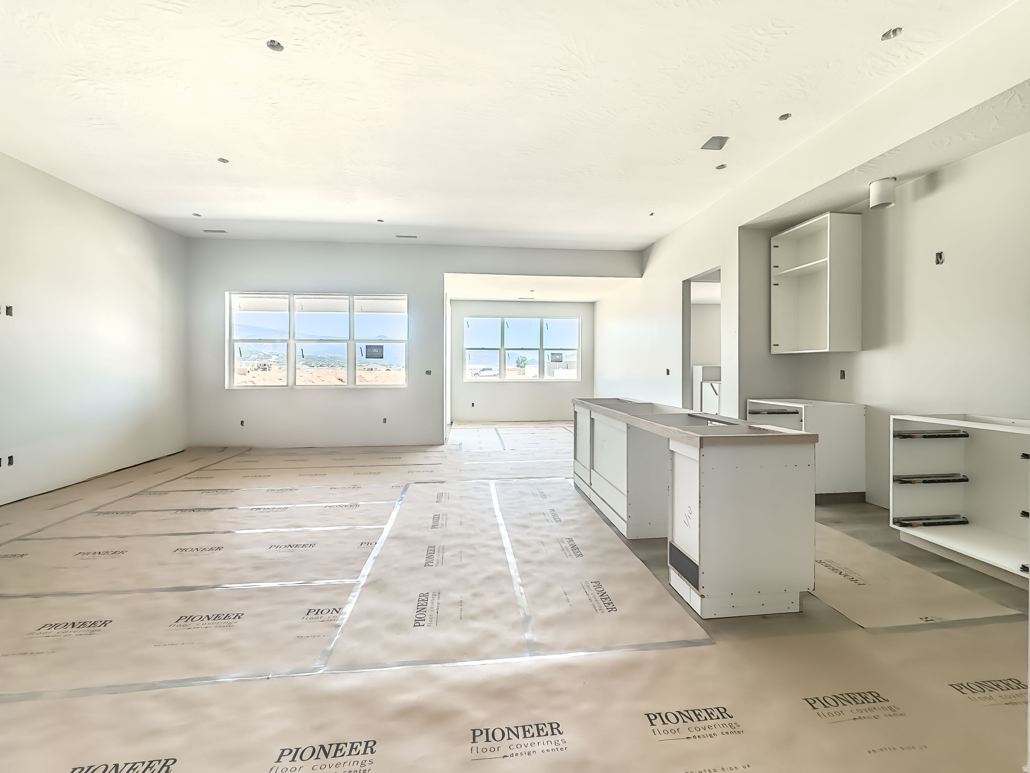IRON WEST - Residential