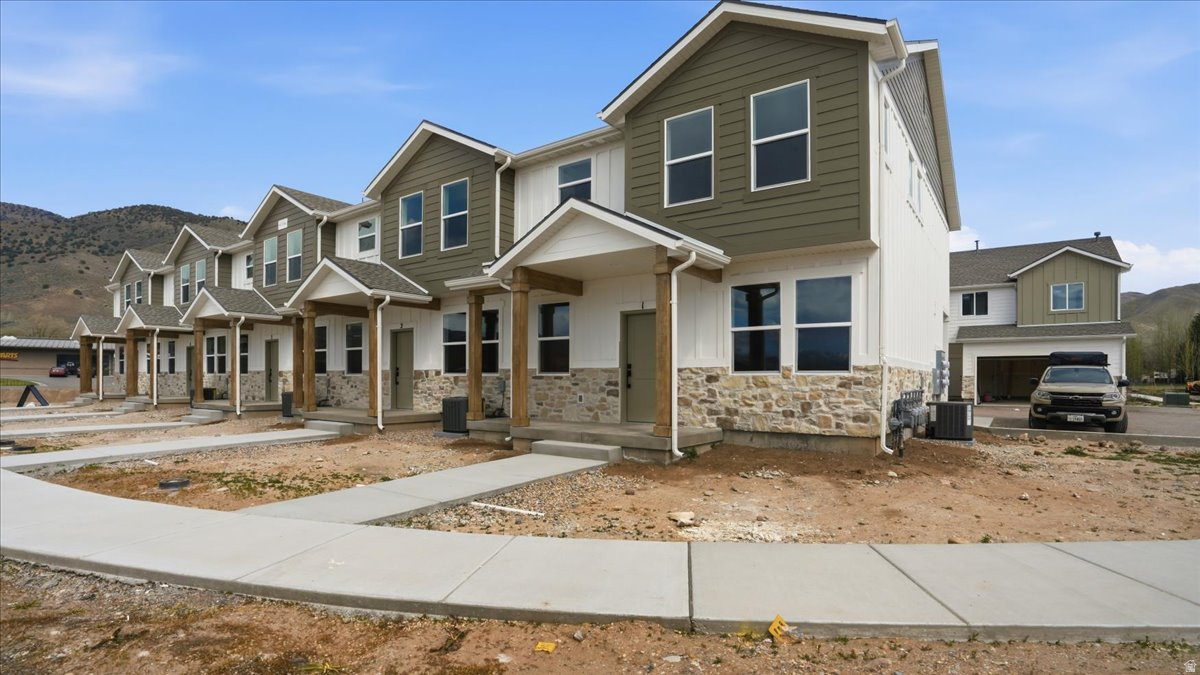 MOUNTAIN HORIZON - Residential