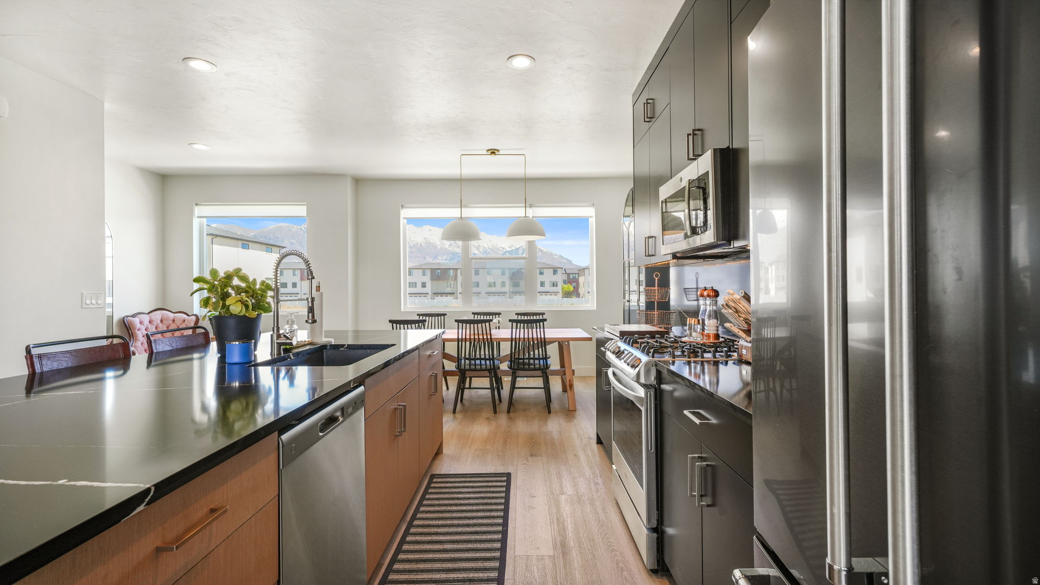 LAKESHORE LANDING - Residential