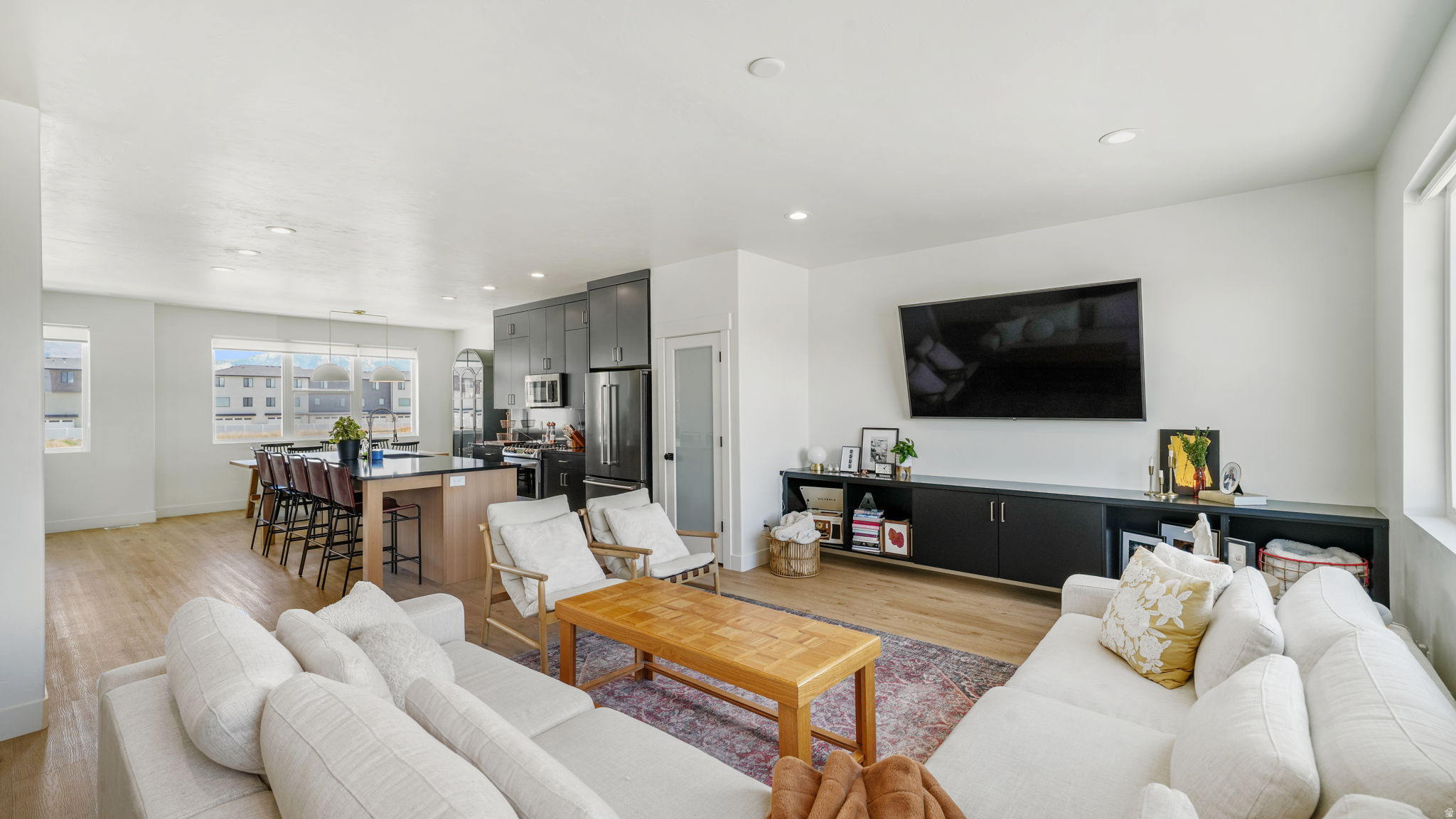LAKESHORE LANDING - Residential