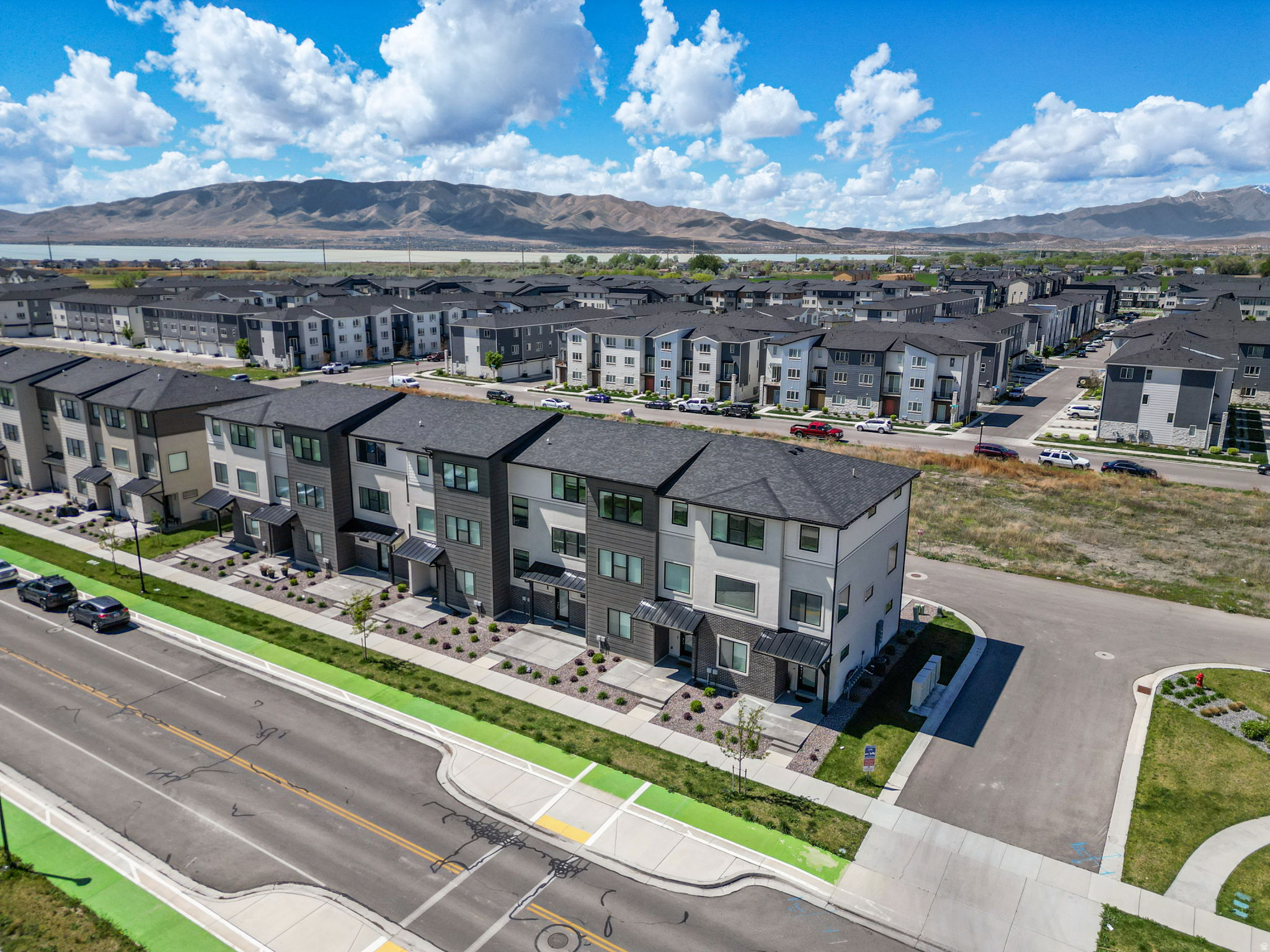 LAKESHORE LANDING - Residential
