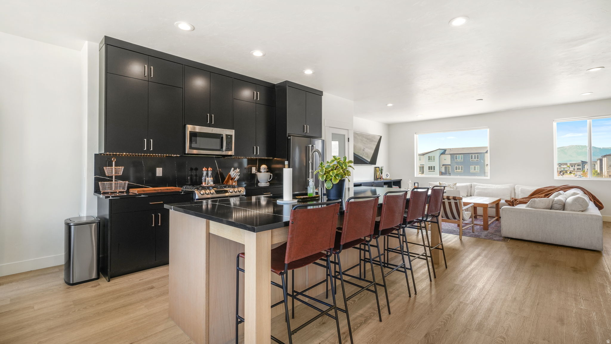 LAKESHORE LANDING - Residential