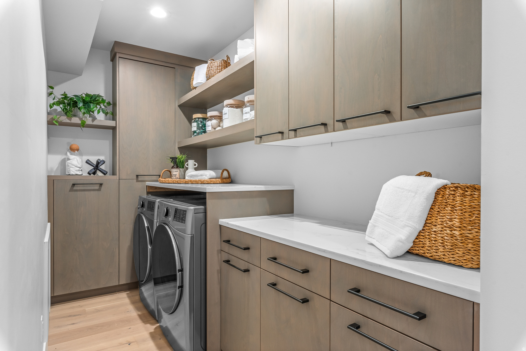 KINGS CROWN - Residential
