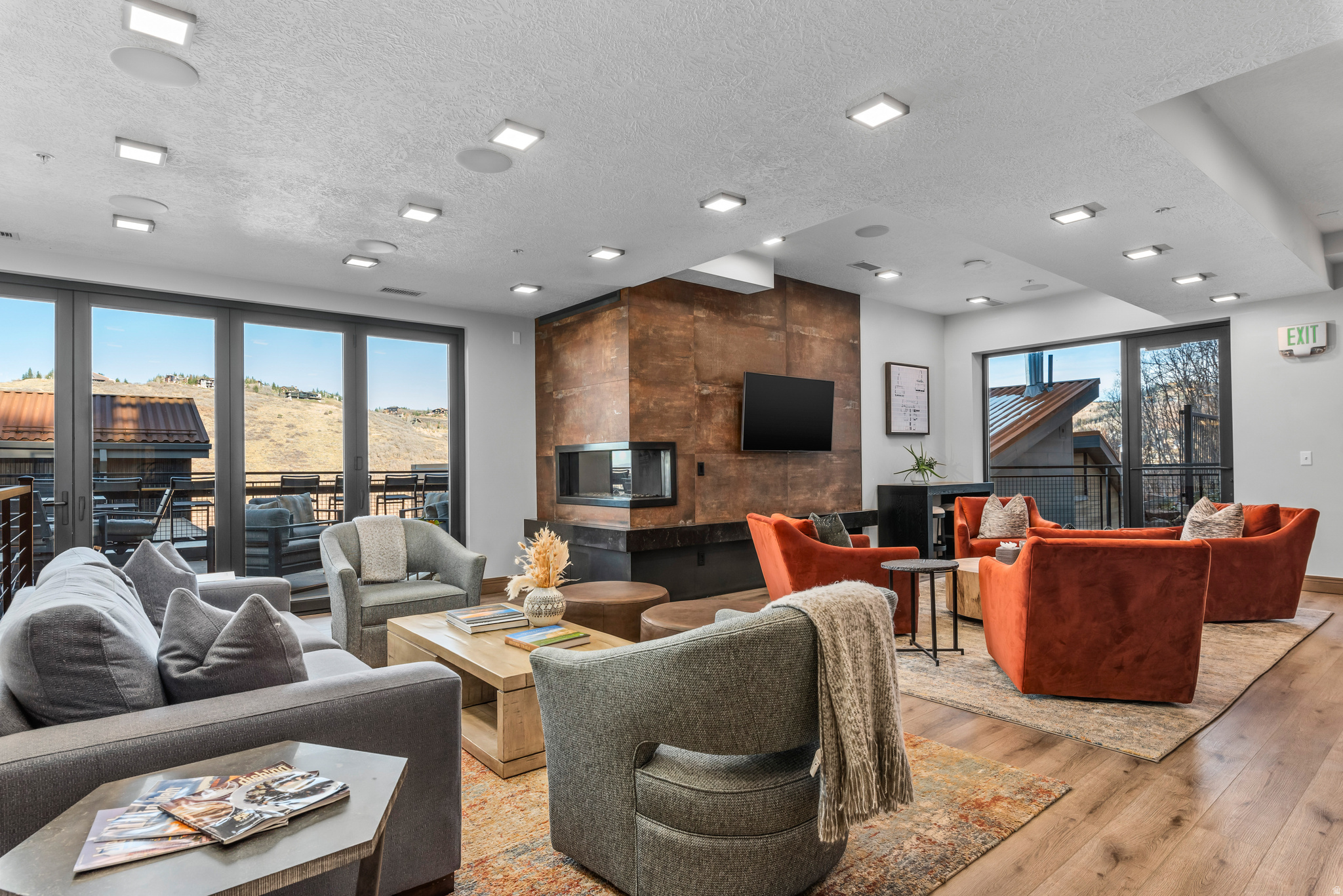 KINGS CROWN - Residential