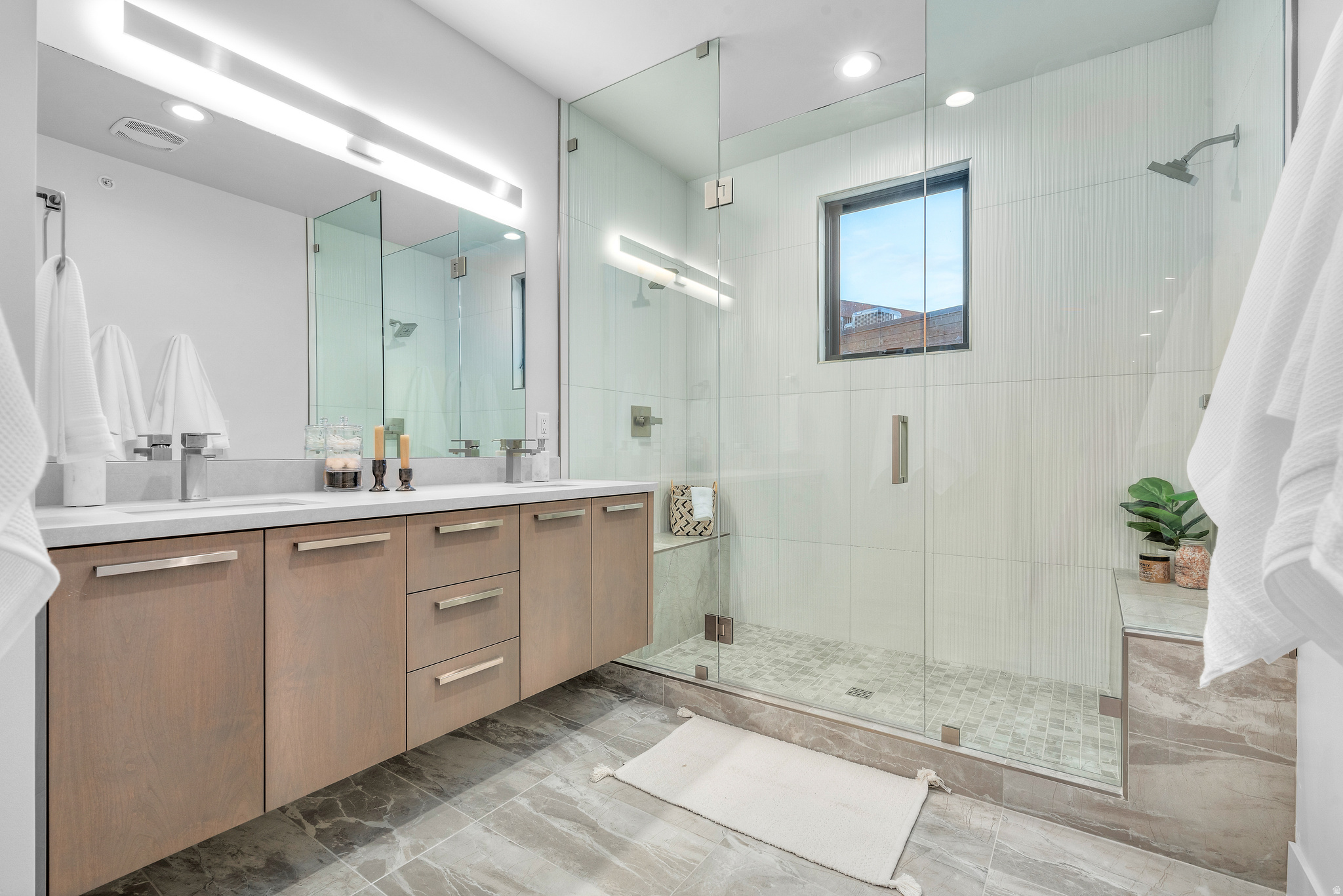 KINGS CROWN - Residential