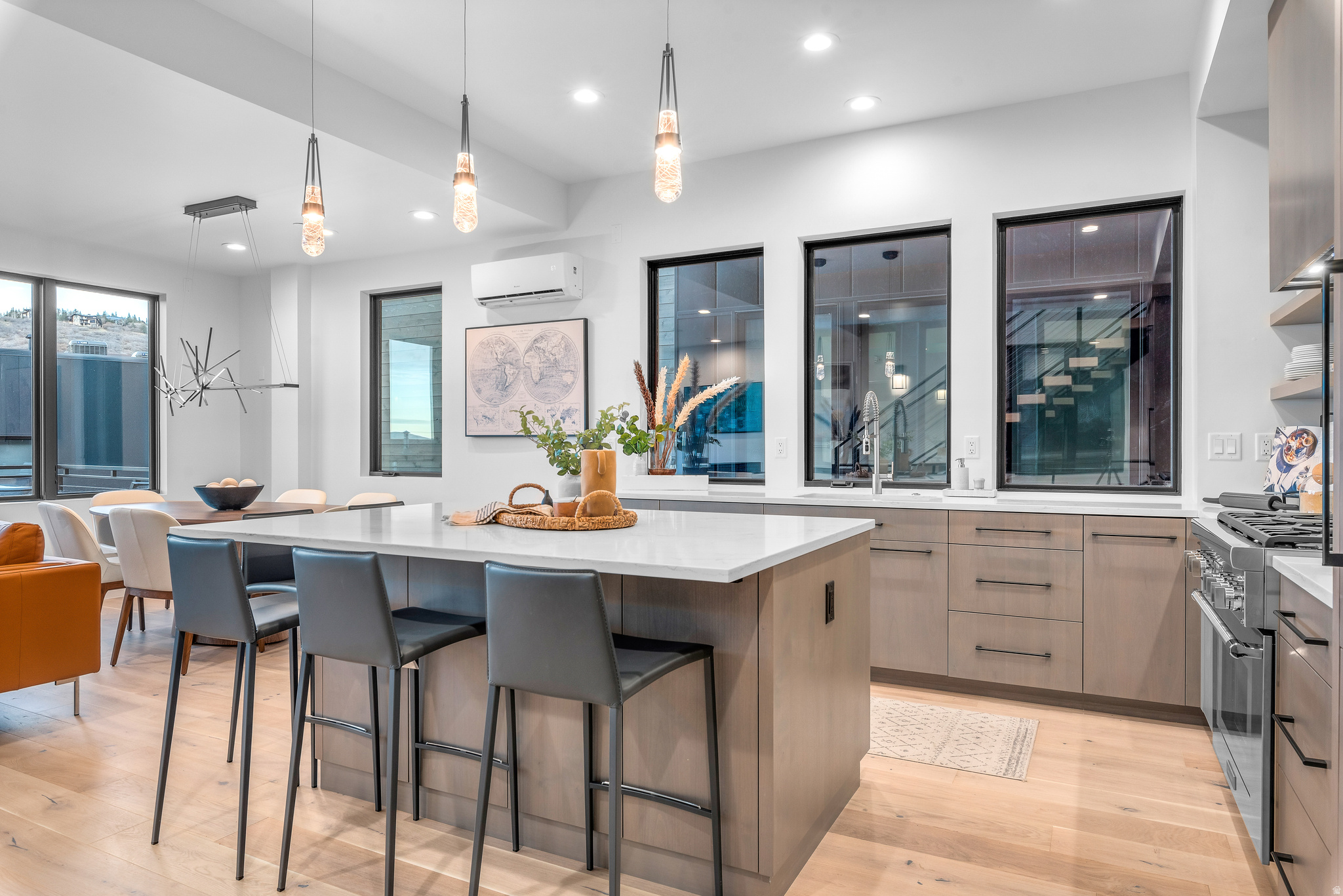 KINGS CROWN - Residential