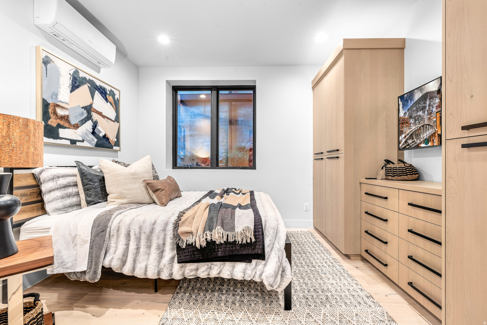 KINGS CROWN - Residential