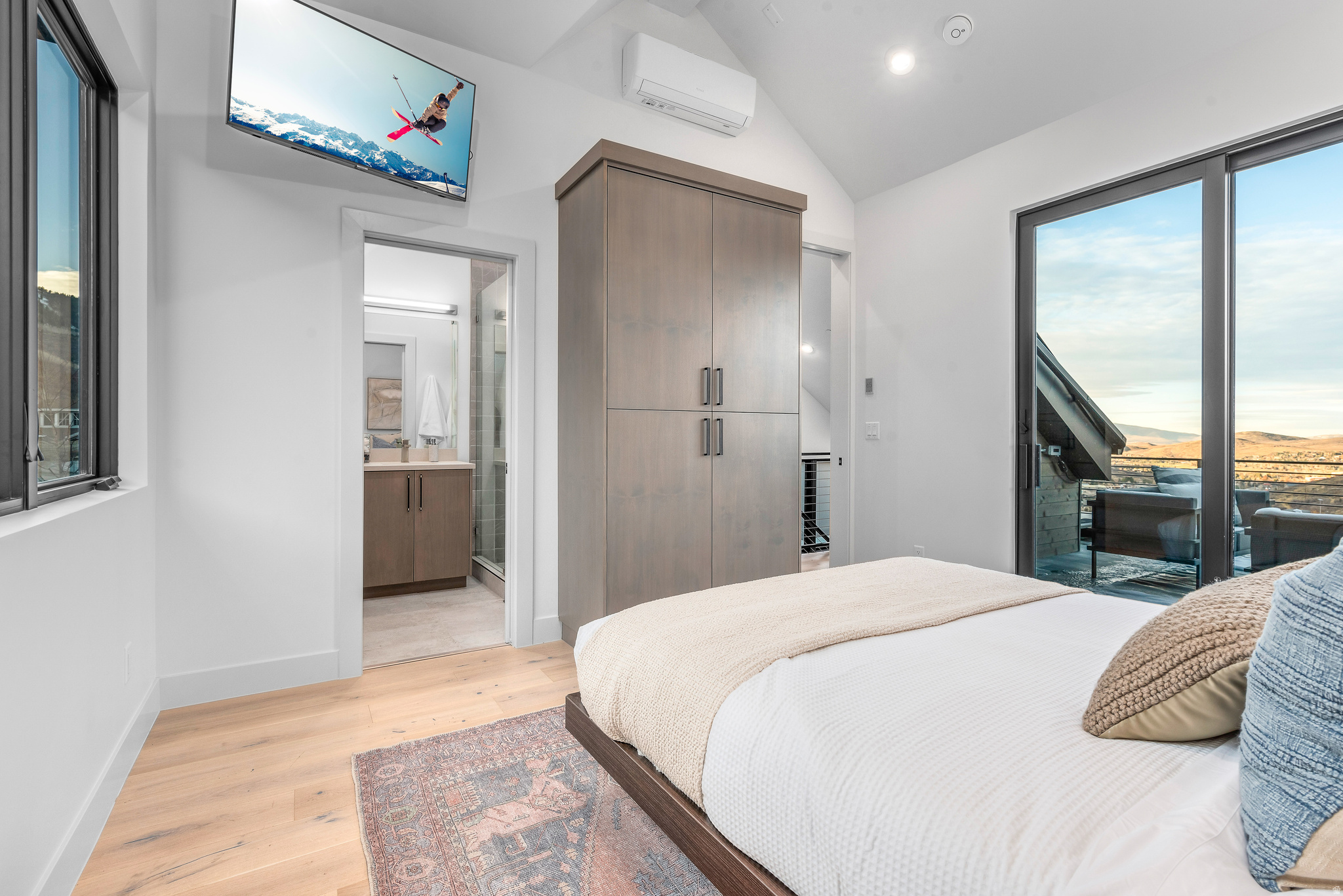 KINGS CROWN - Residential
