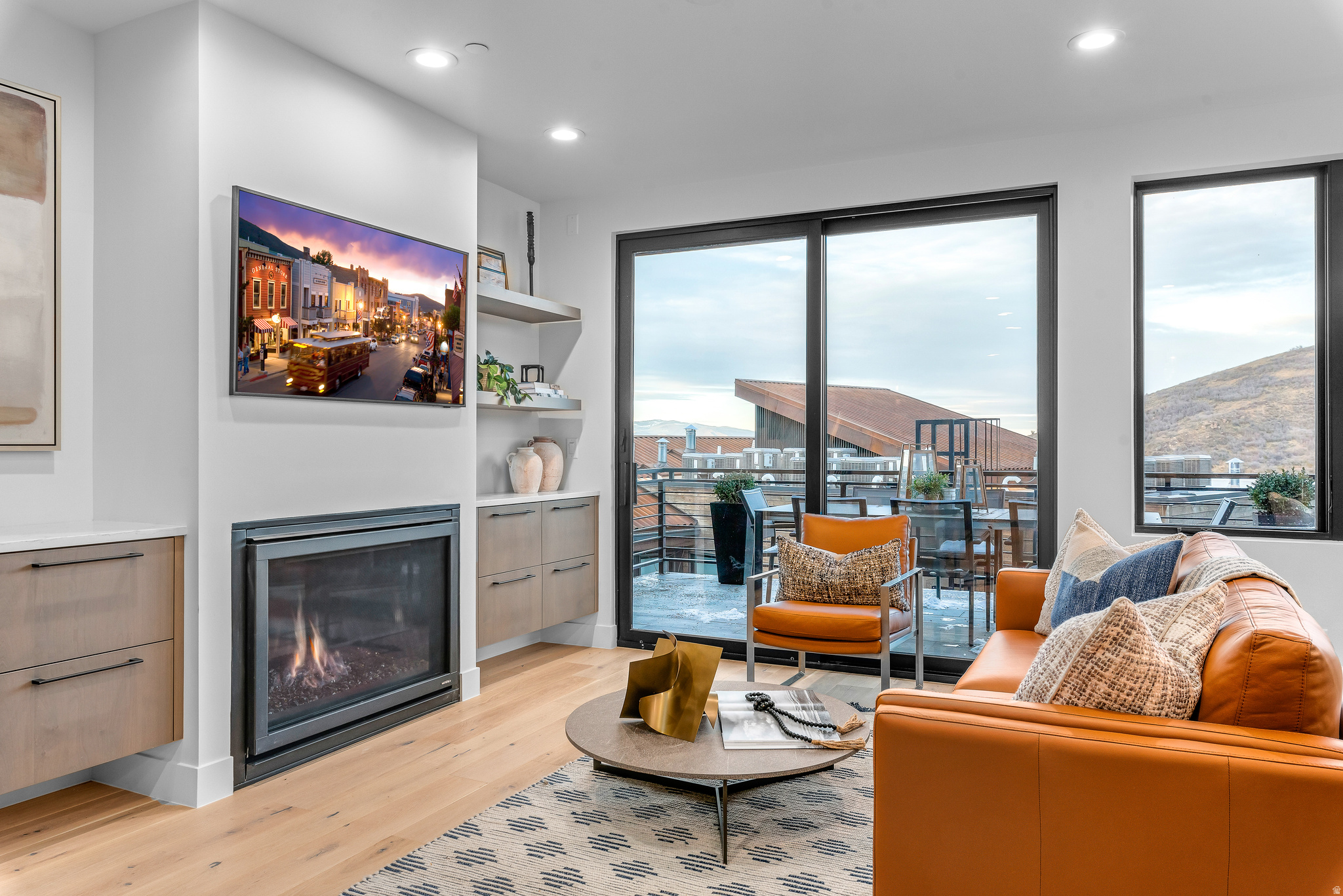 KINGS CROWN - Residential
