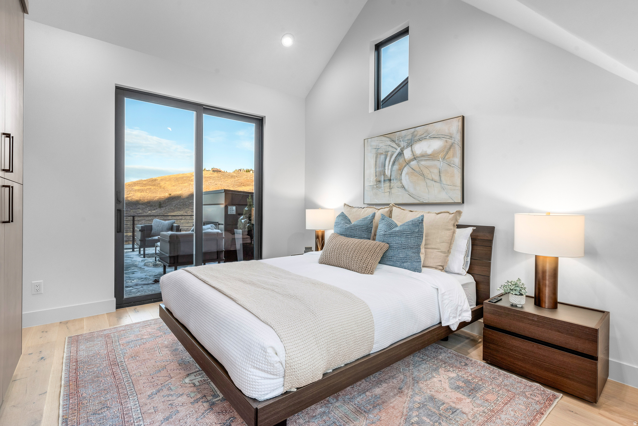 KINGS CROWN - Residential
