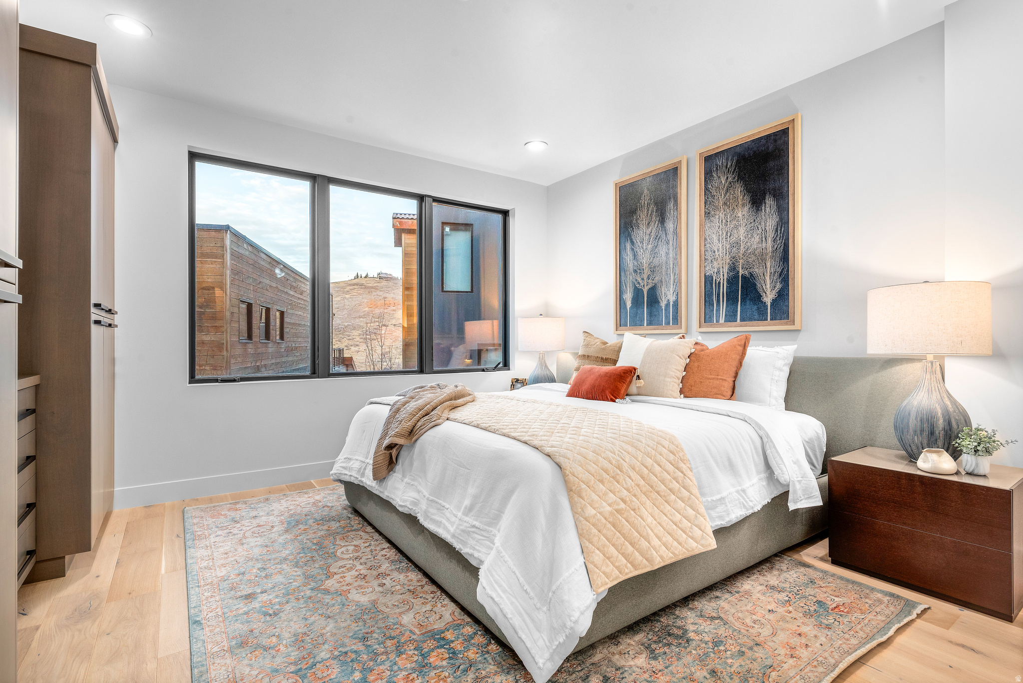 KINGS CROWN - Residential