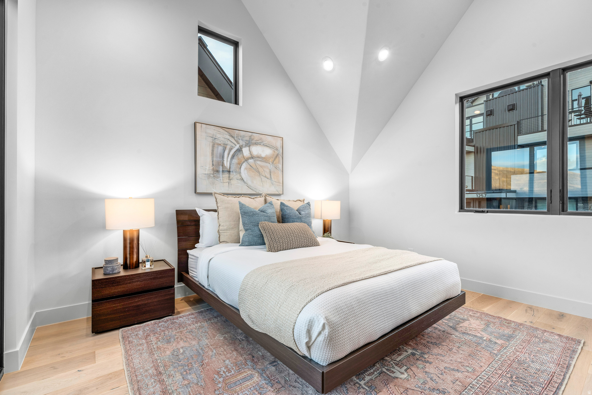 KINGS CROWN - Residential