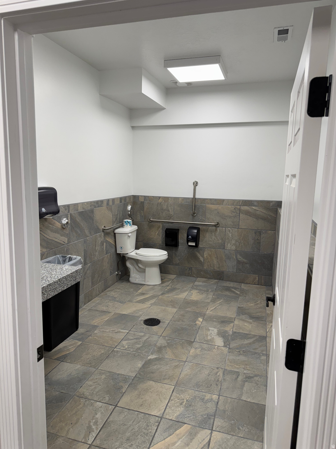 EDELWEISS - Commercial Lease