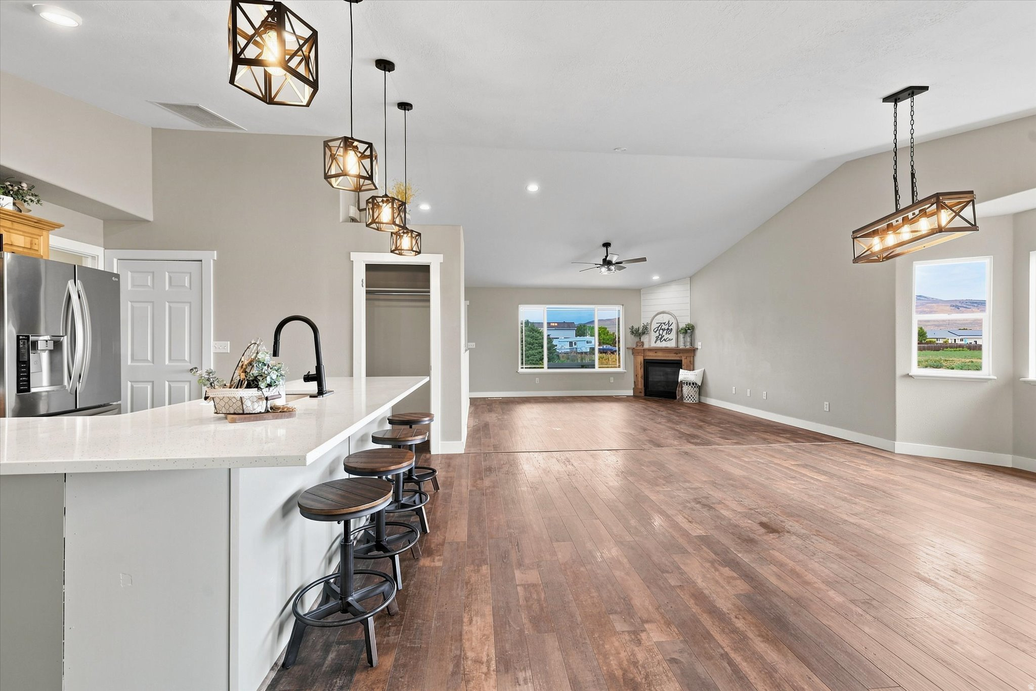 CHATEAU RIVER - Residential