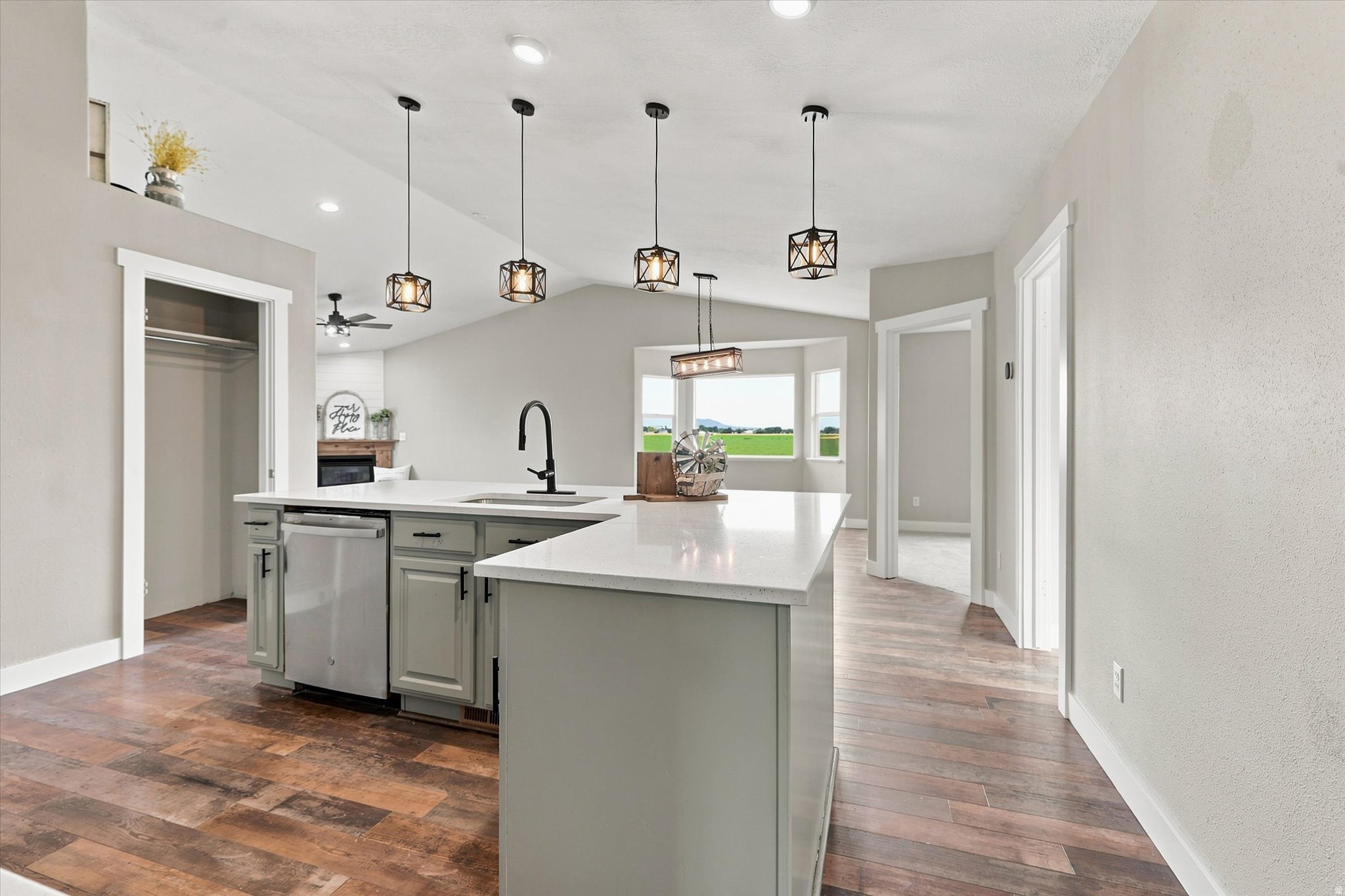 CHATEAU RIVER - Residential