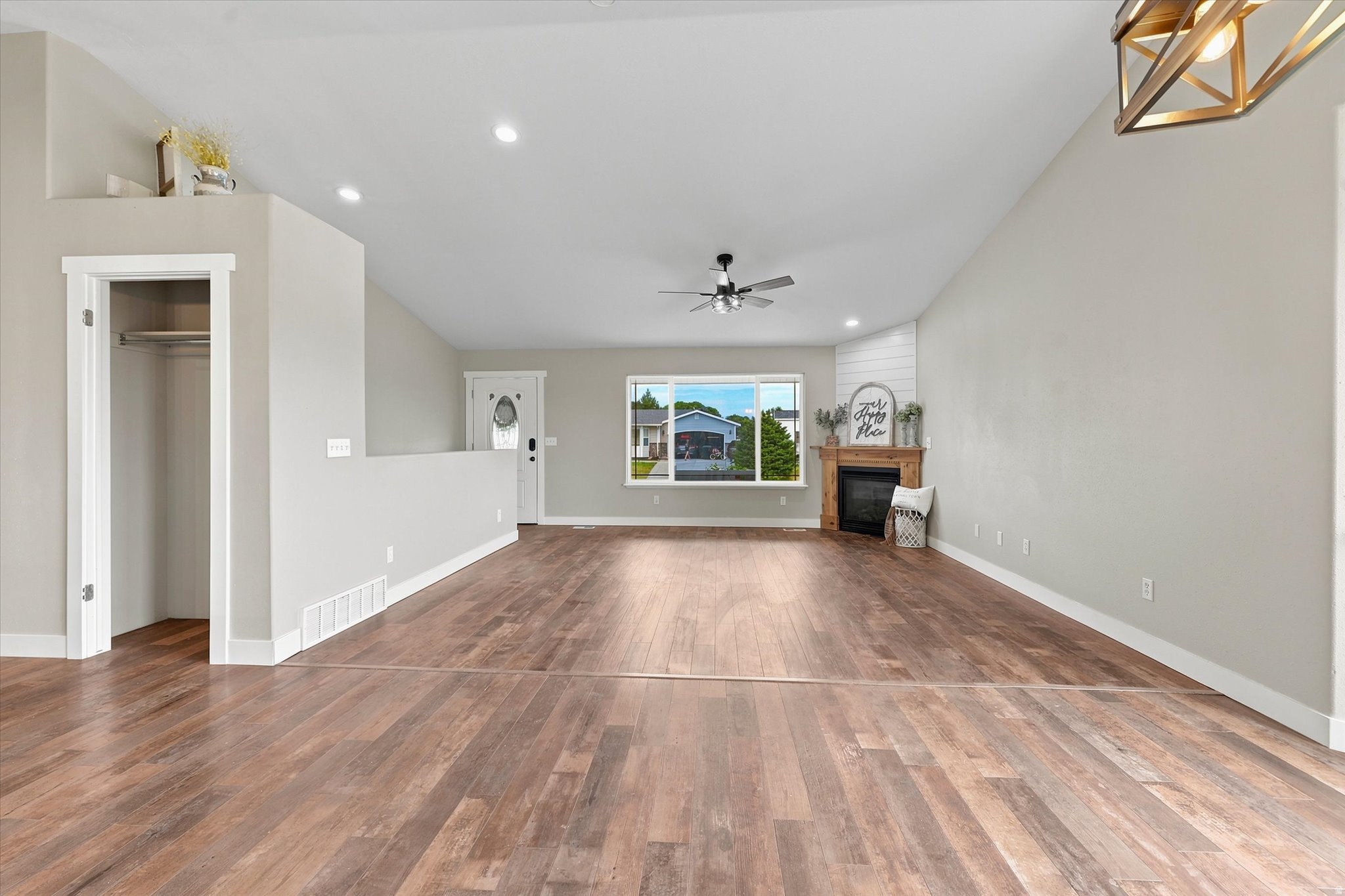 CHATEAU RIVER - Residential