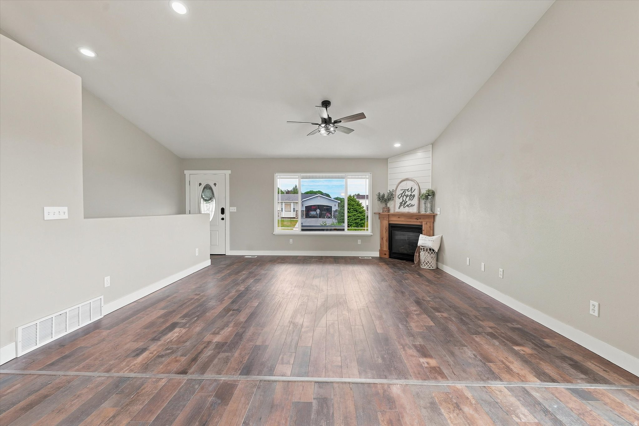 CHATEAU RIVER - Residential