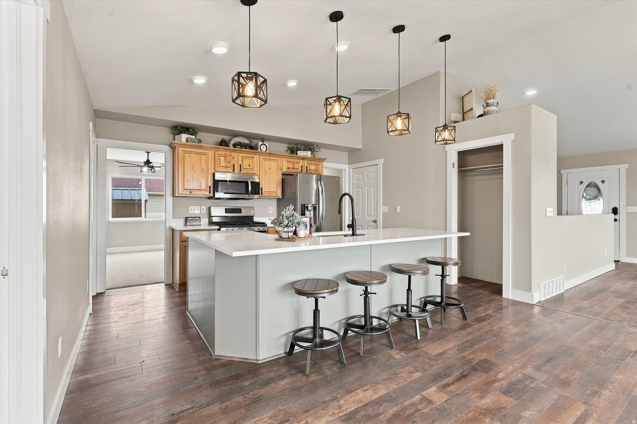 CHATEAU RIVER - Residential