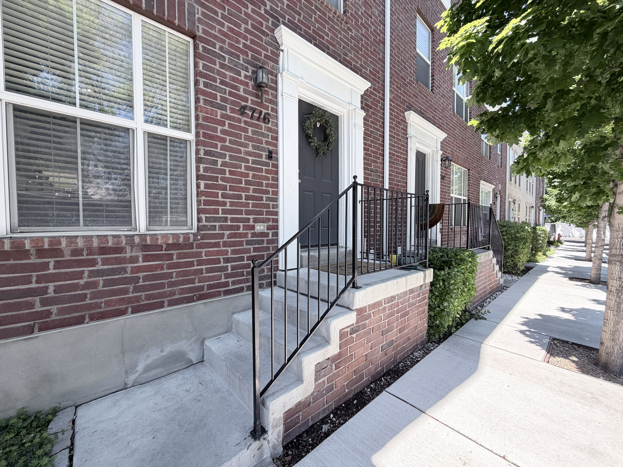 INVERNESS SQUARE - Residential