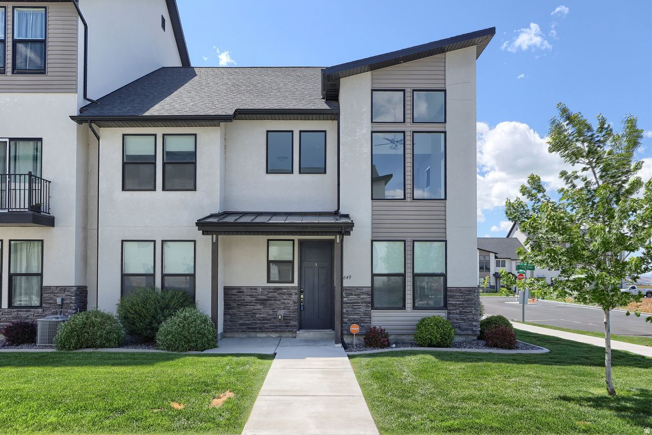 Welcome to this well-maintained end-unit townhome in the desirable Villages at Arrowhead Park community. The popular Hampton floor plan offers an open and spacious layout with vaulted ceilings and abundant natural light throughout. The main level features a comfortable living area, kitchen, dining space, laundry, and a main-floor primary bedroom-ideal for those seeking convenient, low-stair living. Upstairs, you'll find additional bedrooms with Jack-and-Jill vanities and an oversized loft, providing flexible space for family, guests, or a home office. Located in a prime Payson location near parks, schools, and with quick access to I-15, this property is a great opportunity for homeowners or investors alike. Square footage figures are provided as a courtesy estimate only and were obtained from County Records. Buyer to verify all.
