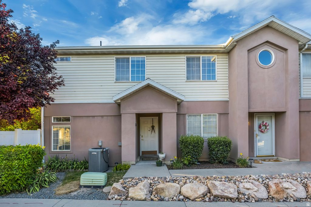 HERITAGE TOWNHOMES - Residential