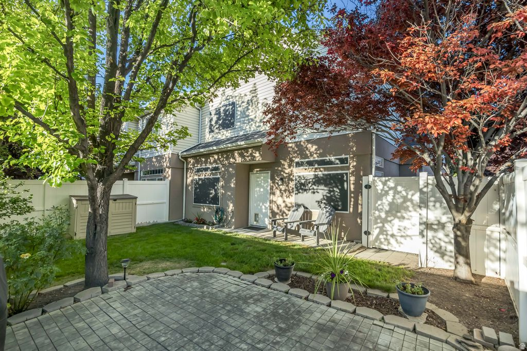 HERITAGE TOWNHOMES - Residential