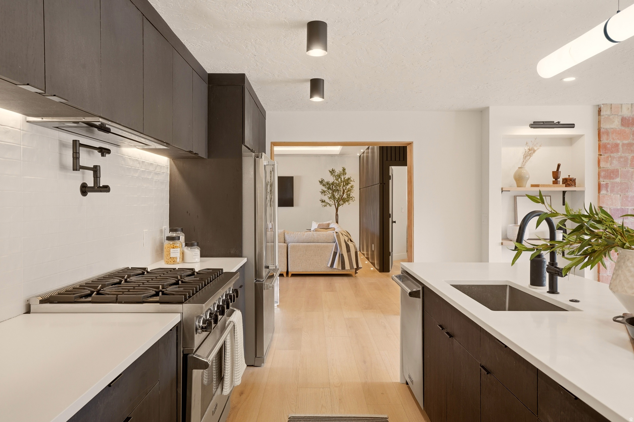 APOSHIAN SUB - Residential