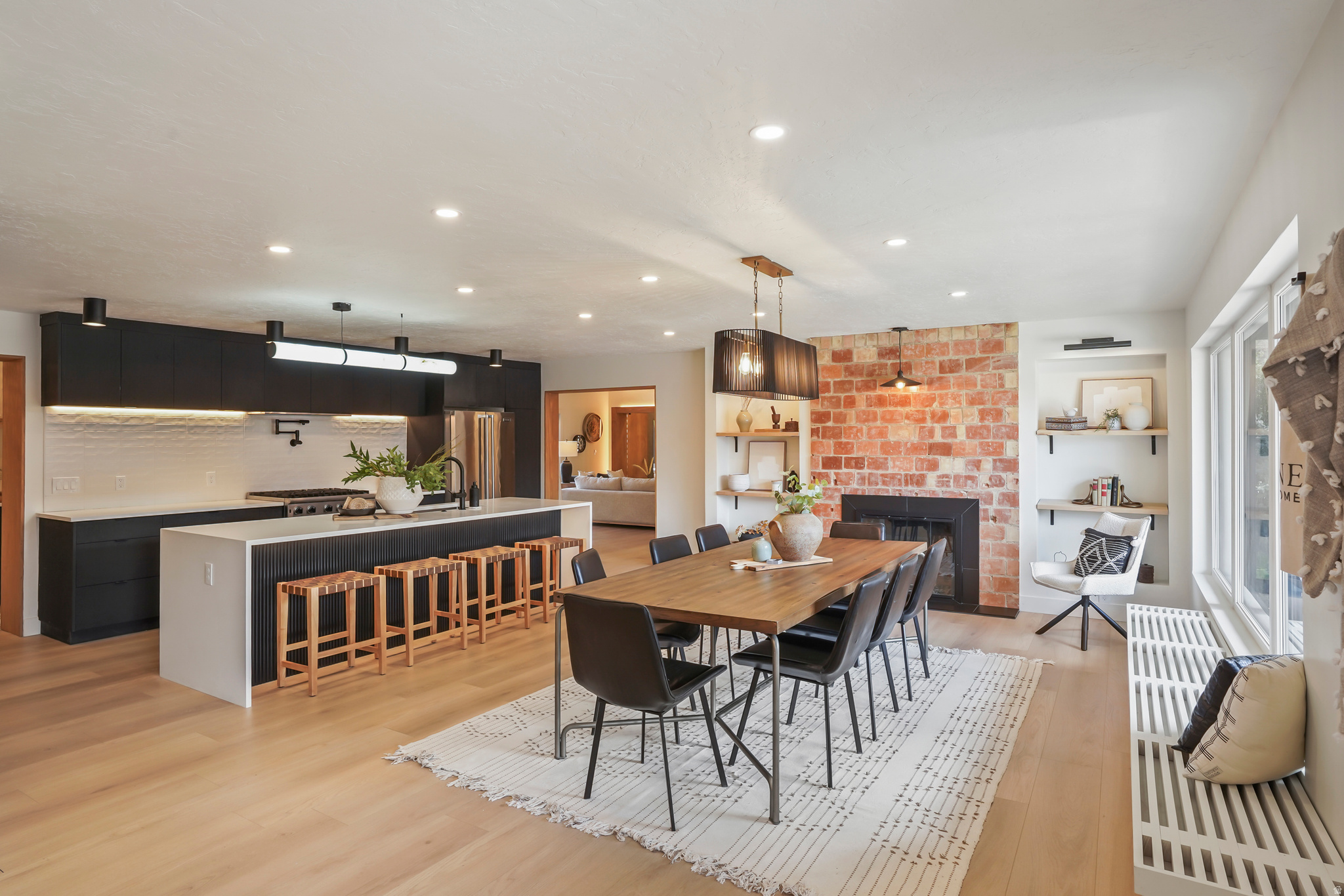 APOSHIAN SUB - Residential