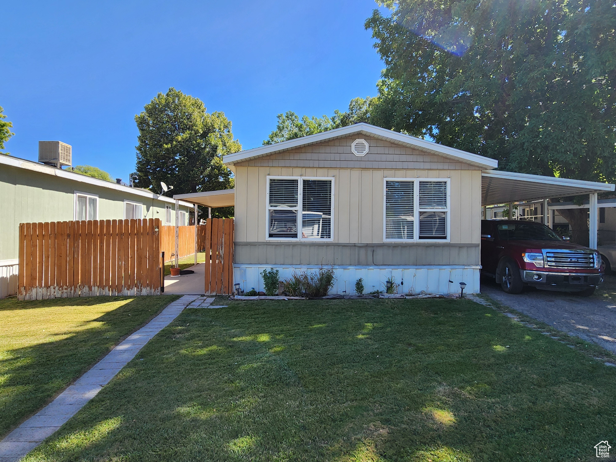 COUNTRY CLUB ESTATES - Residential