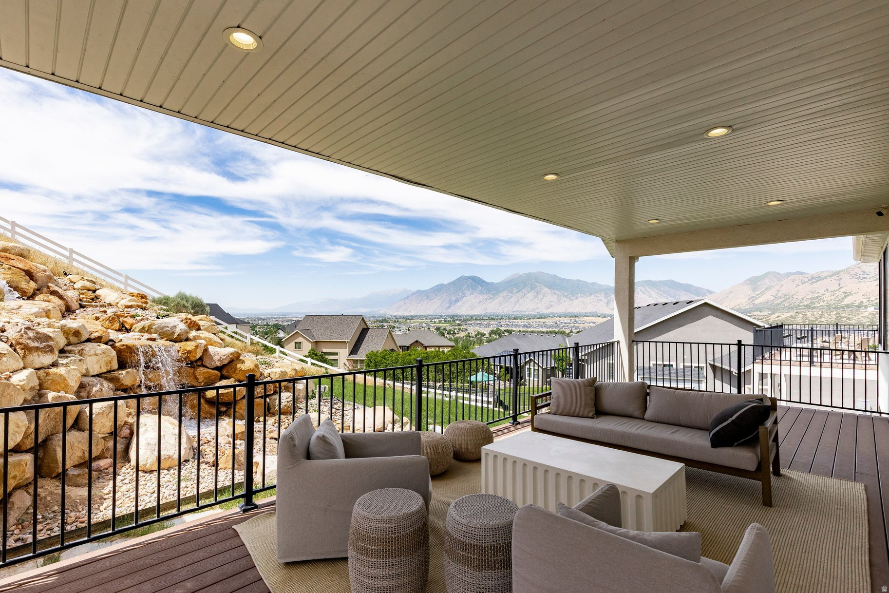 OAKRIDGE COVE - Residential