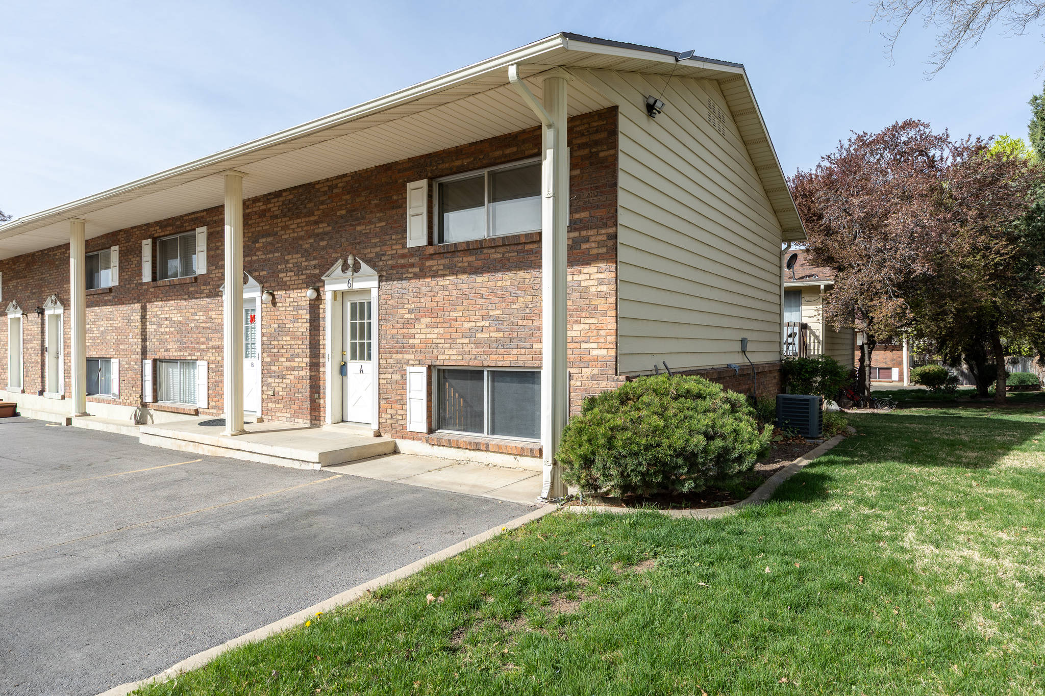 BRIDGEWOOD MANOR - Residential