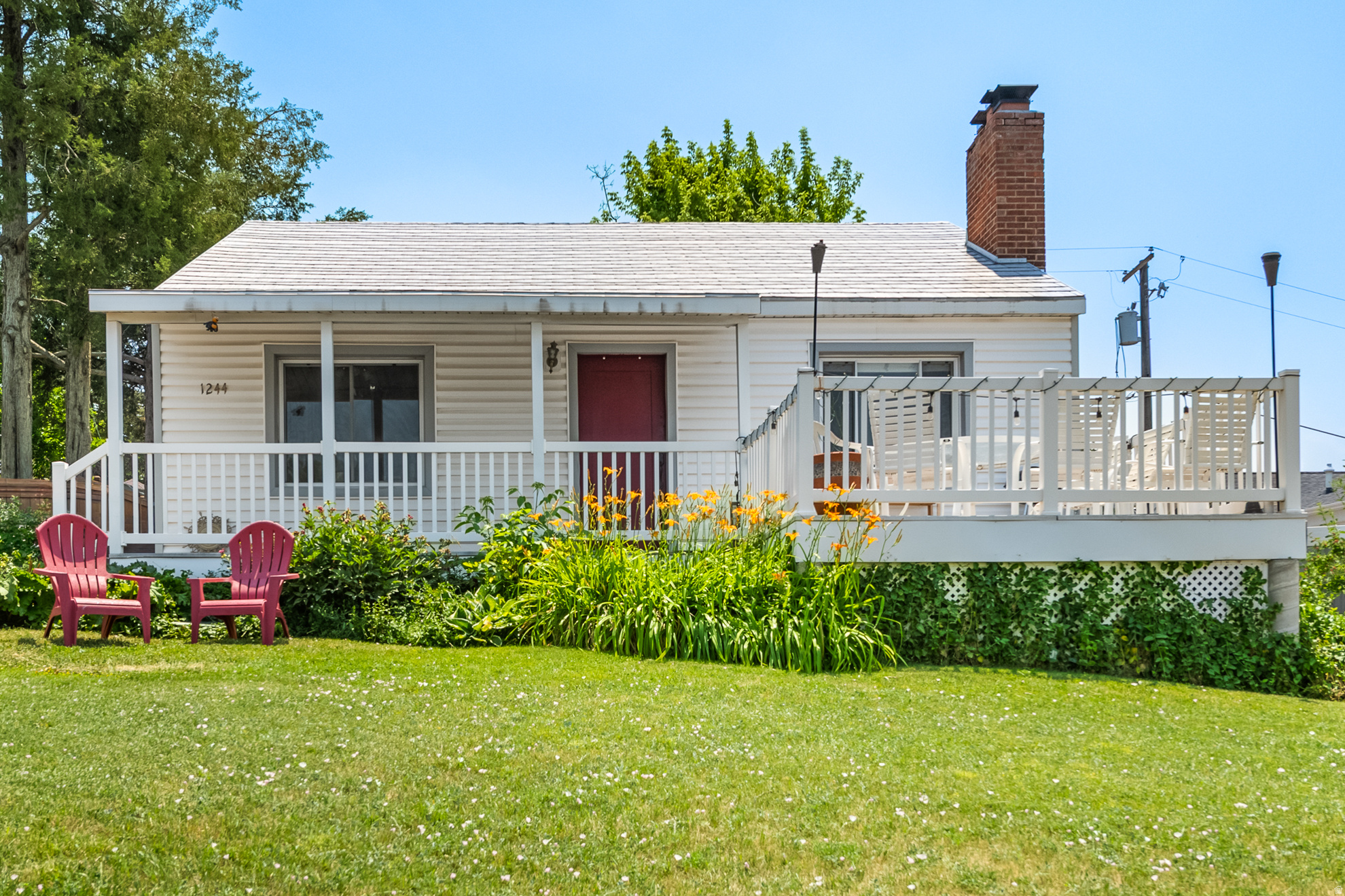 Location, charm and a view! Quiet Sugar House neighborhood near McCleland Trail. A pleasant  walk to the heart of Sugar House. Close to Westminster and the U. of U. 4 beds 2 baths and a rec room down. HUGE garage. Open the 27th, 10 to 1:00 and 28th, 11:00 to 2:00, No showings until Open, Thanks, Robert