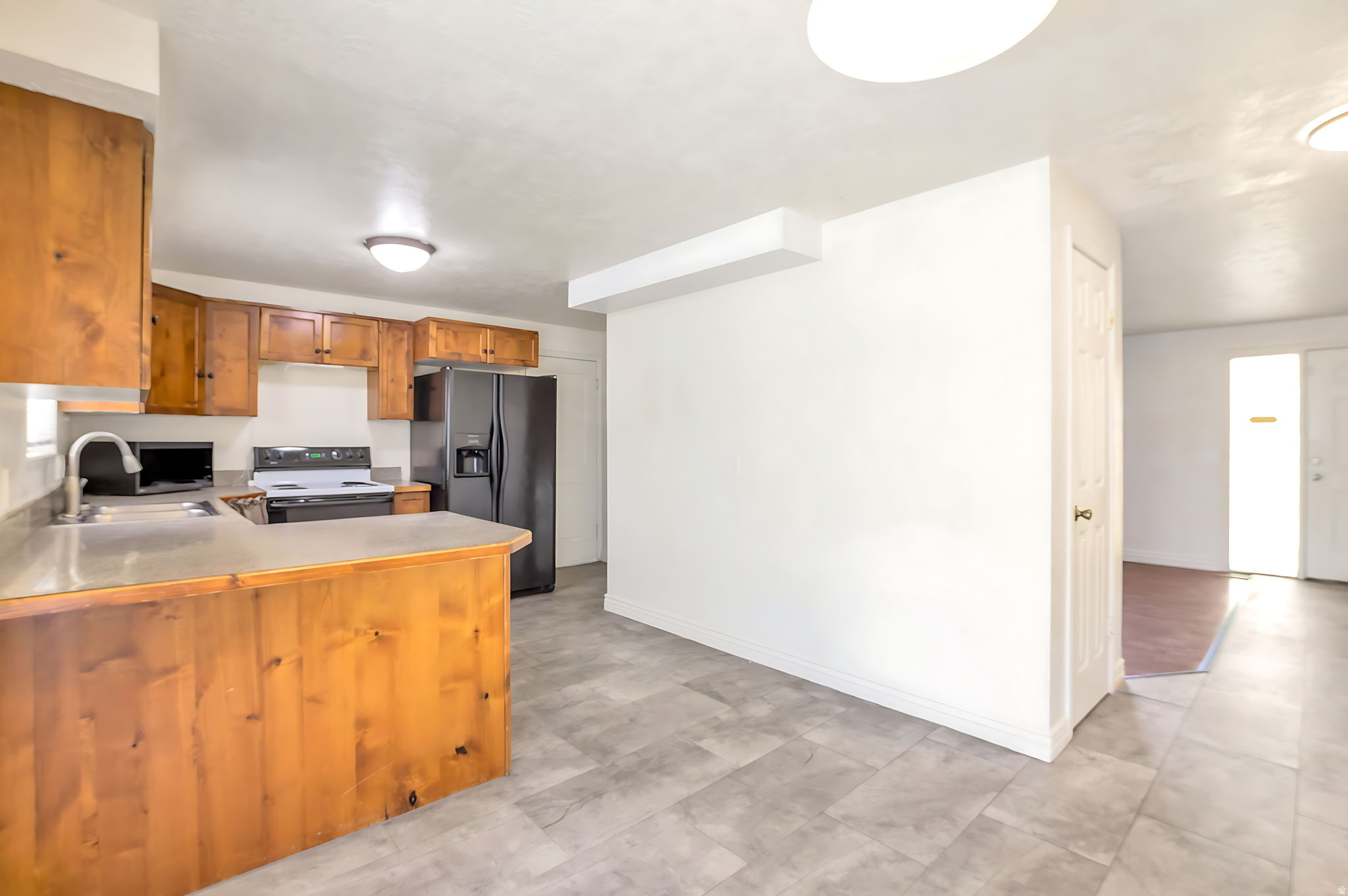 COUNTRY SQUIRE ESTATES - Residential