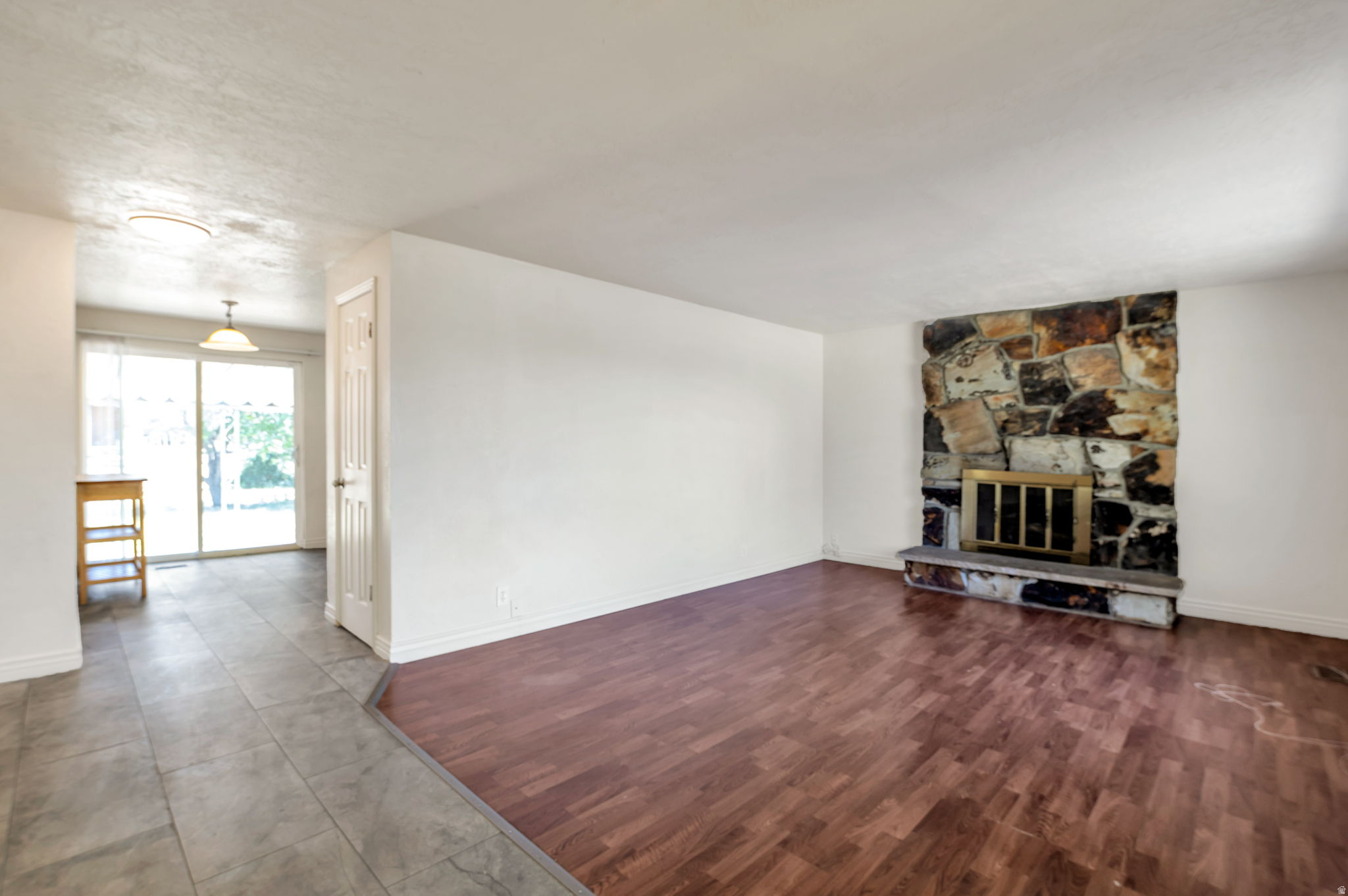 COUNTRY SQUIRE ESTATES - Residential