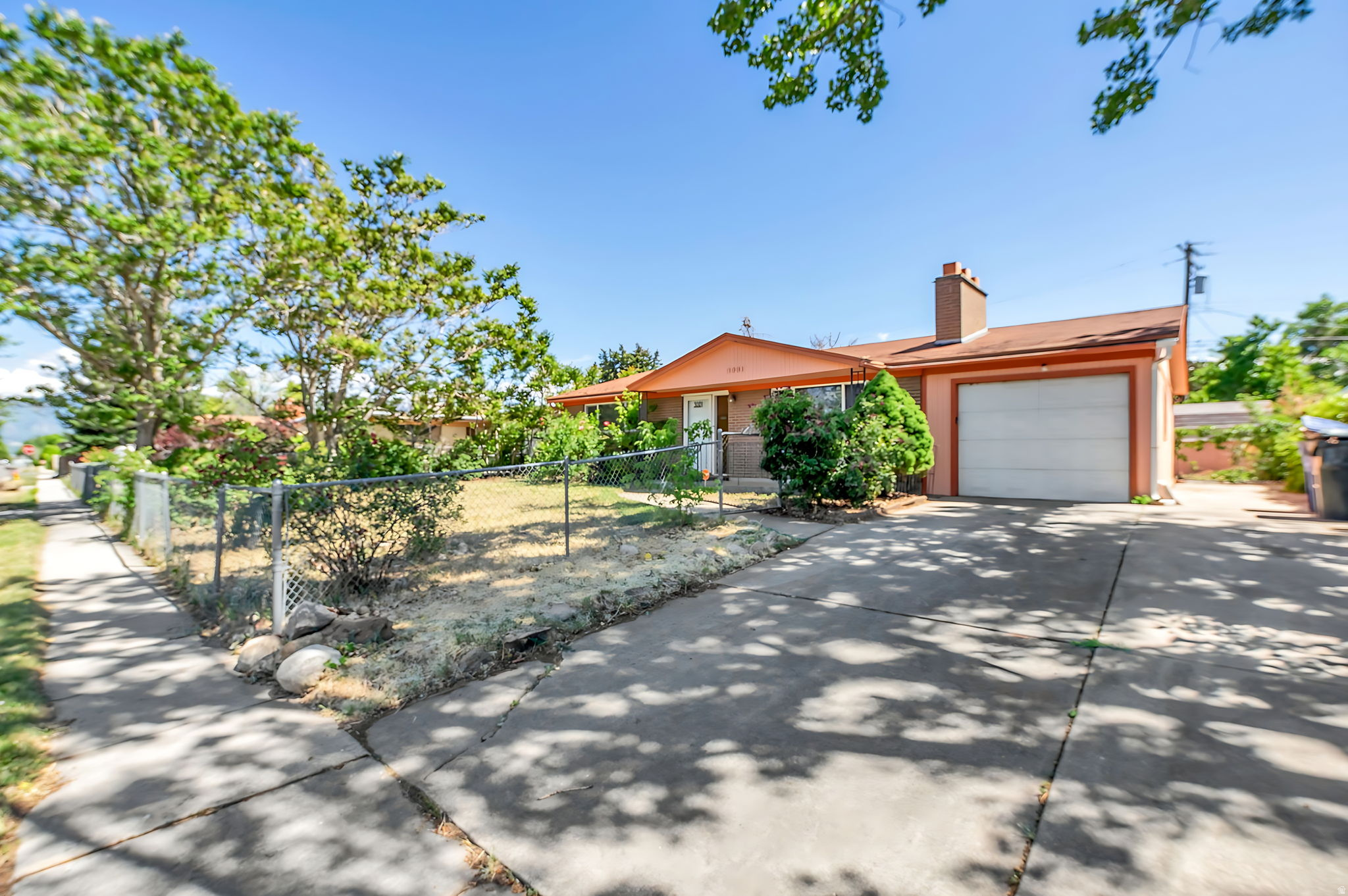 COUNTRY SQUIRE ESTATES - Residential