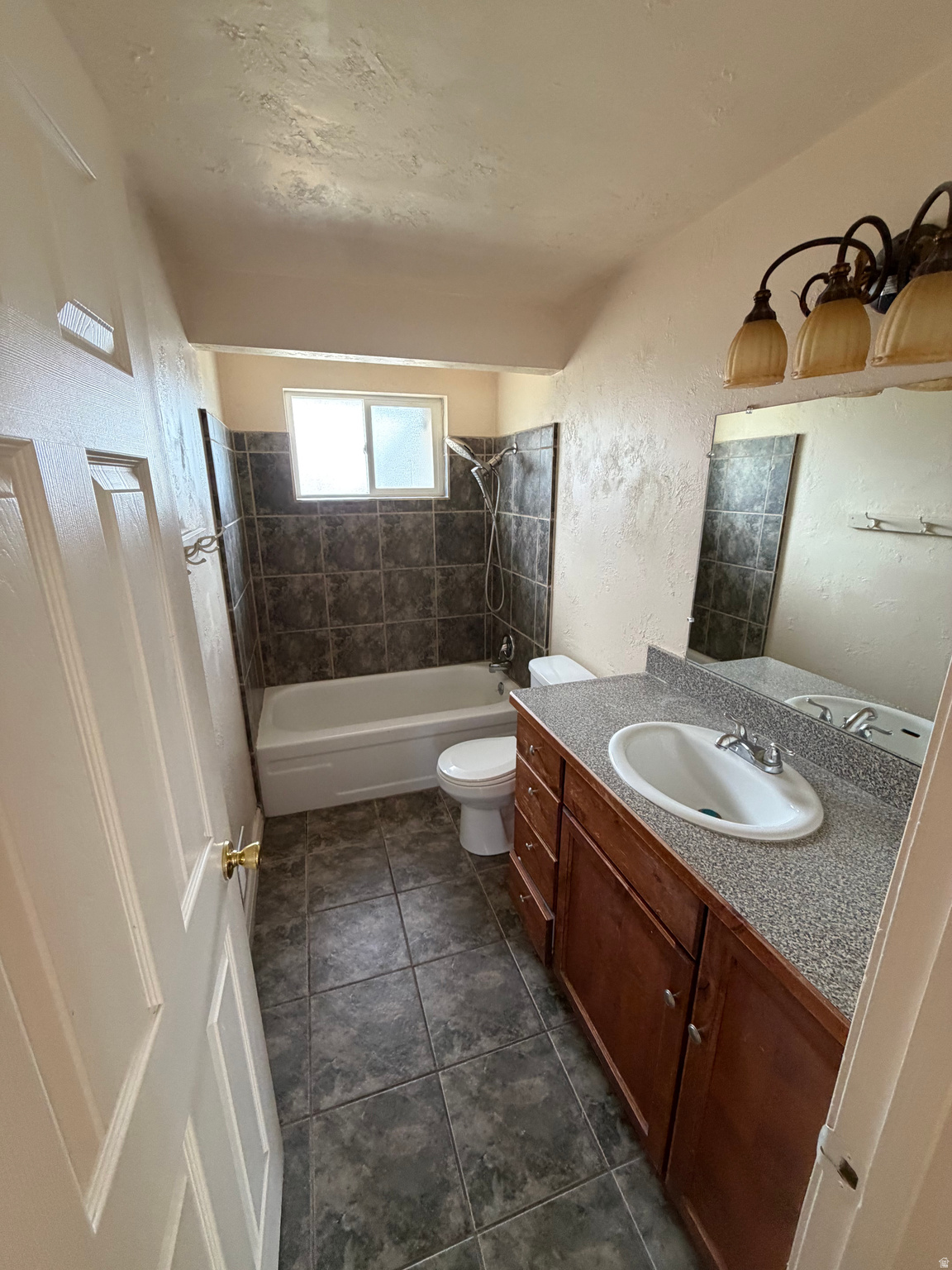 COUNTRY SQUIRE ESTATES - Residential