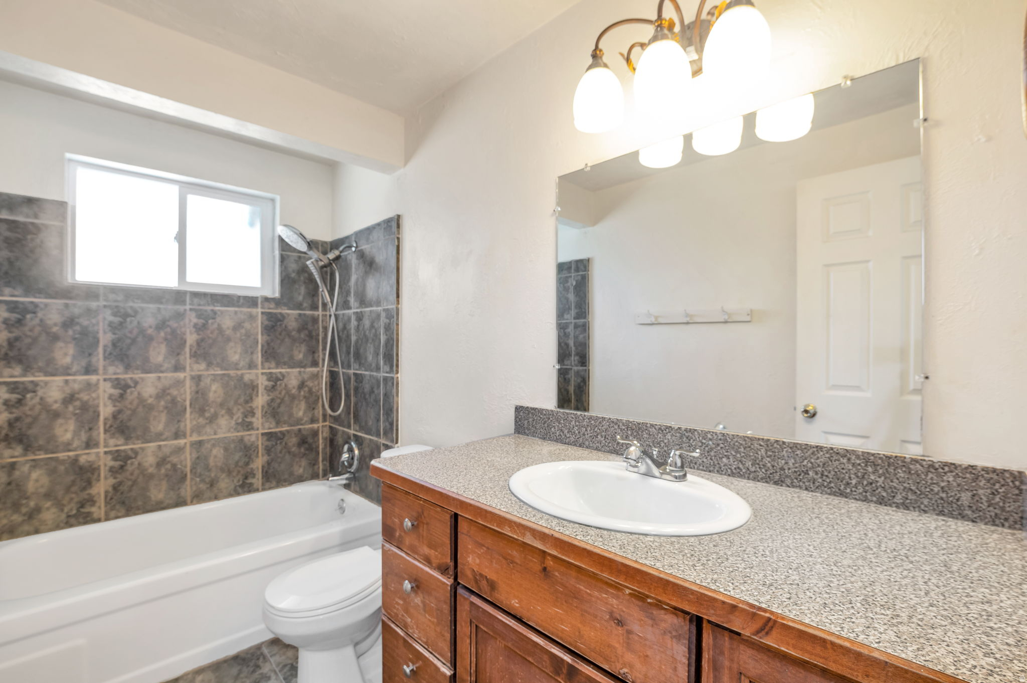 COUNTRY SQUIRE ESTATES - Residential