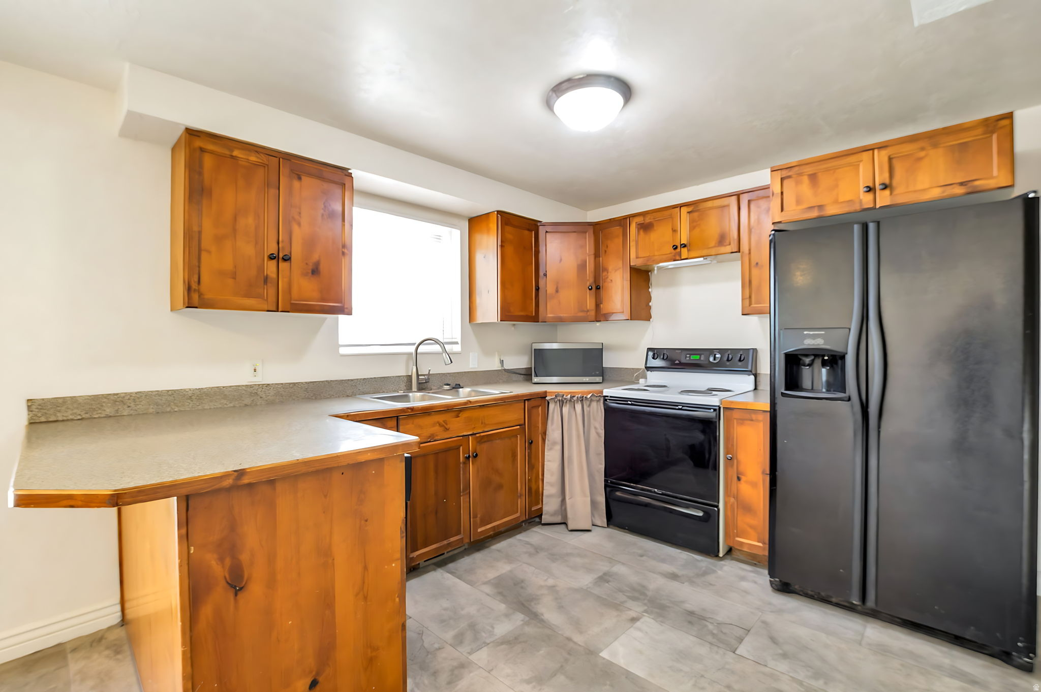 COUNTRY SQUIRE ESTATES - Residential