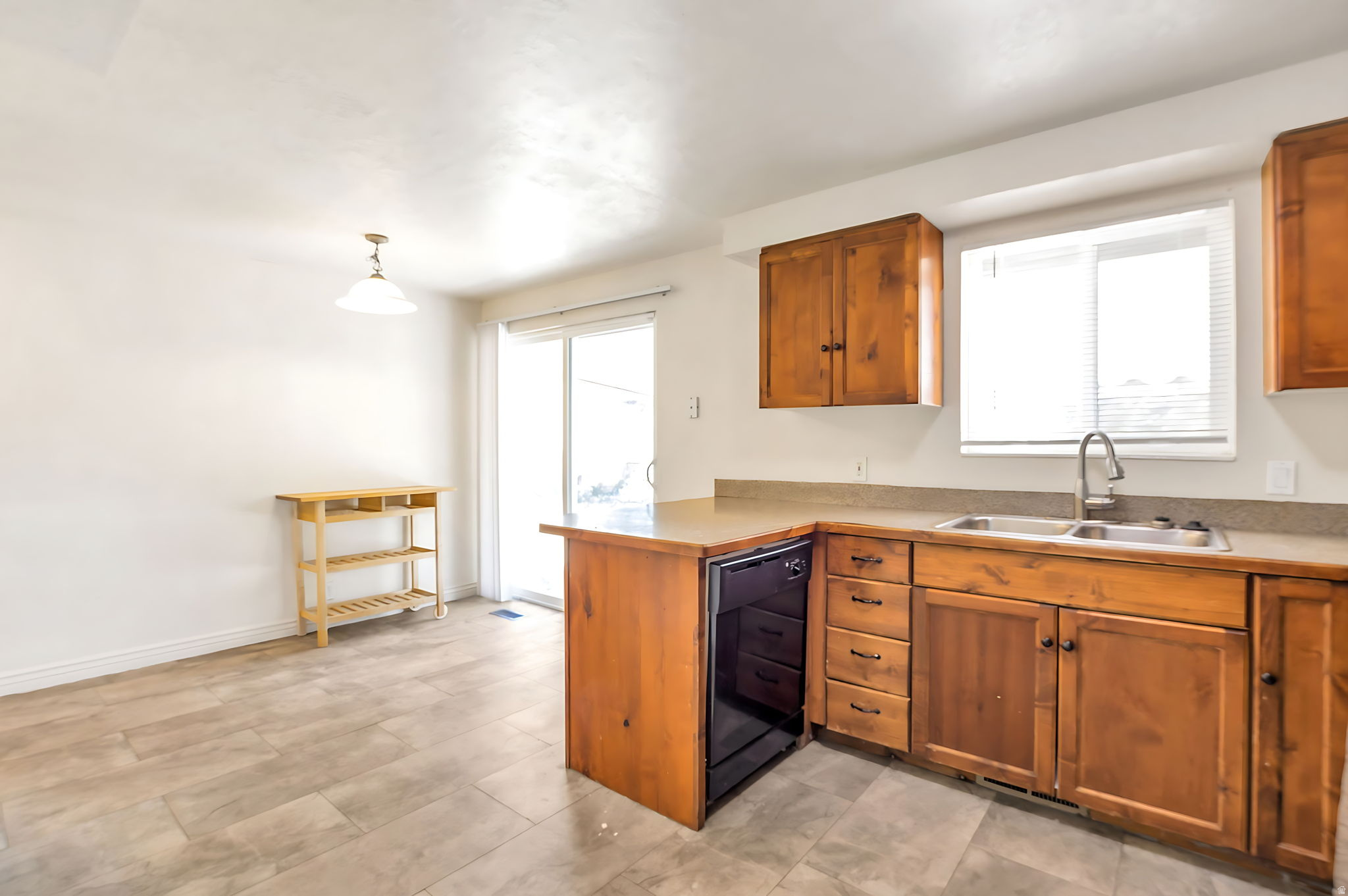 COUNTRY SQUIRE ESTATES - Residential
