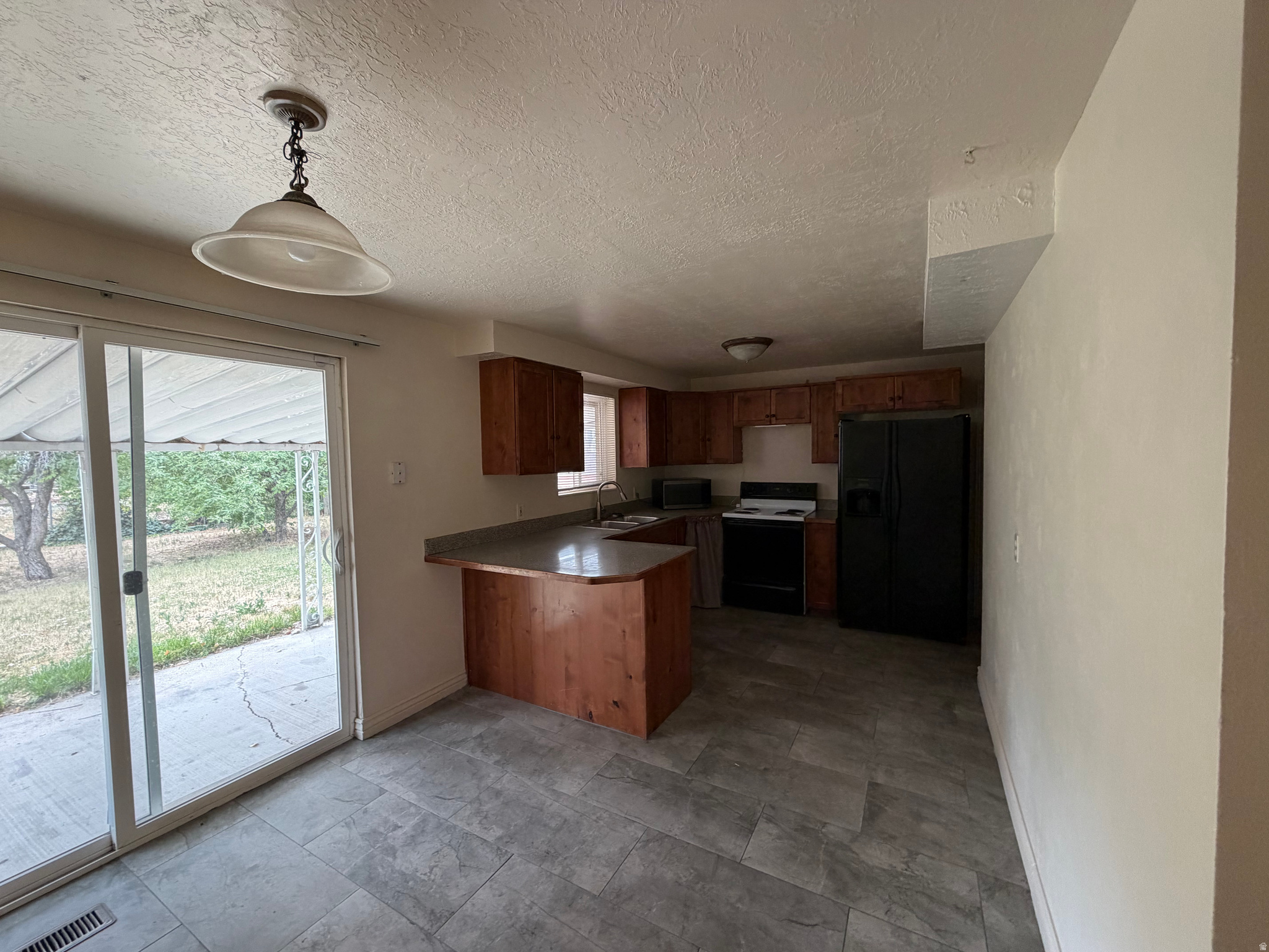 COUNTRY SQUIRE ESTATES - Residential