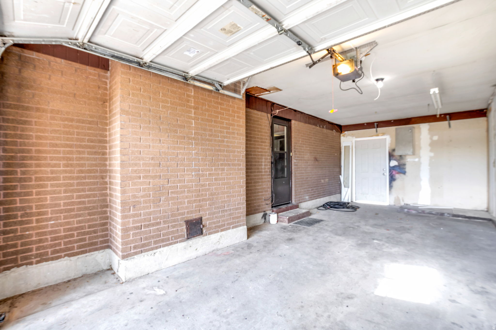 COUNTRY SQUIRE ESTATES - Residential
