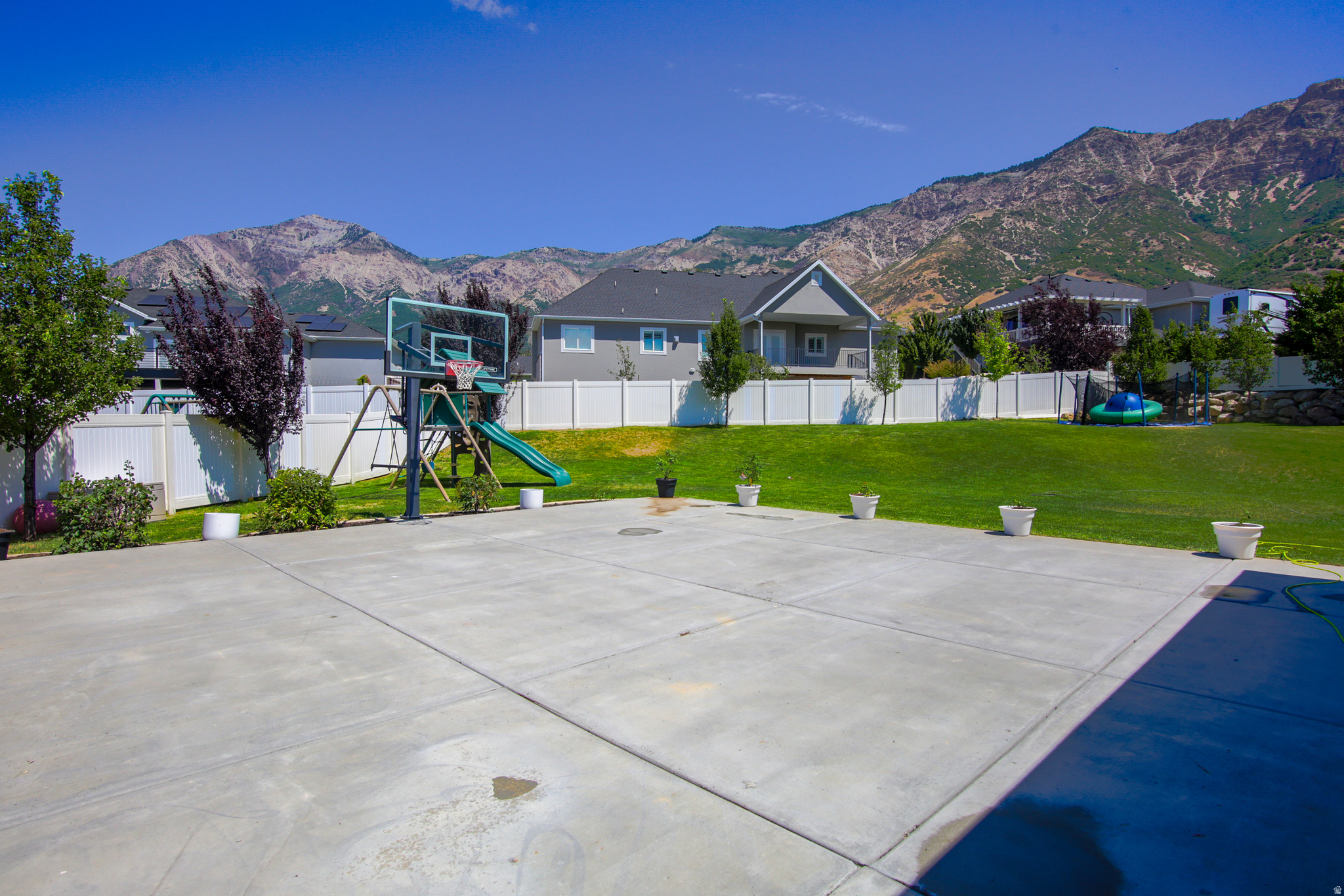 PARAMOUNT ESTATES - Residential