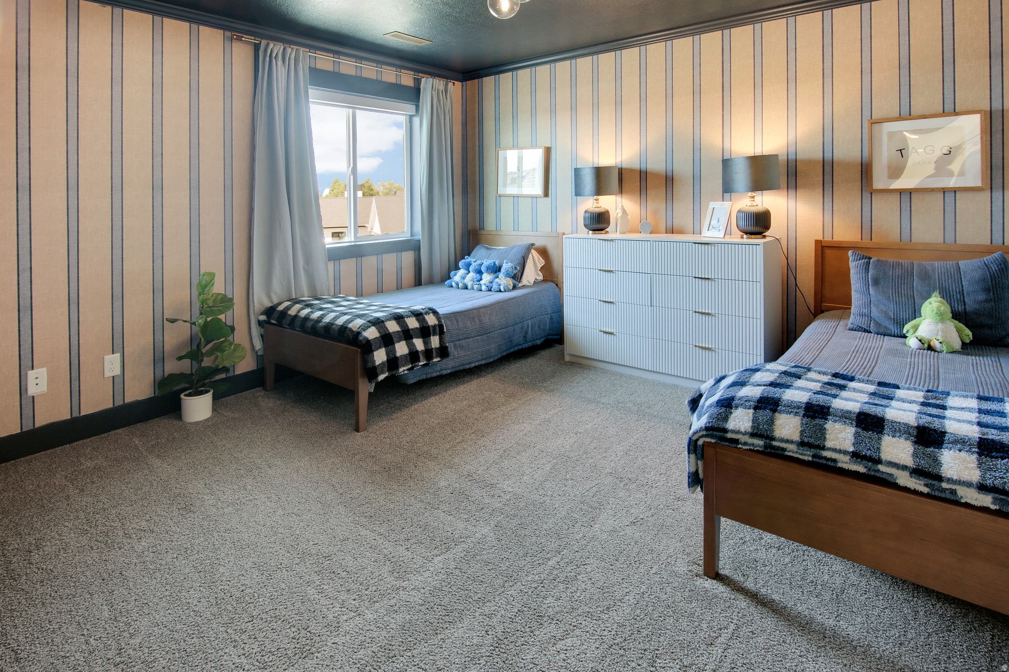 PARAMOUNT ESTATES - Residential