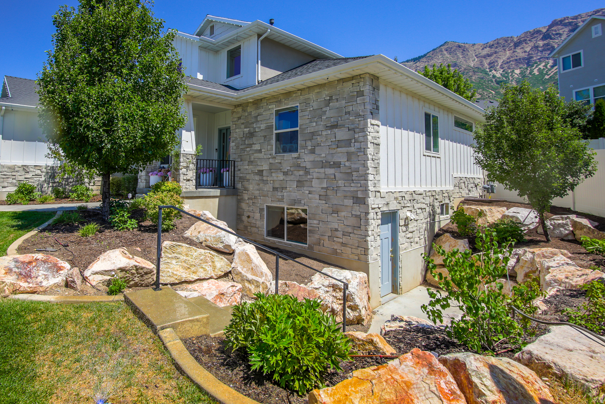 PARAMOUNT ESTATES - Residential