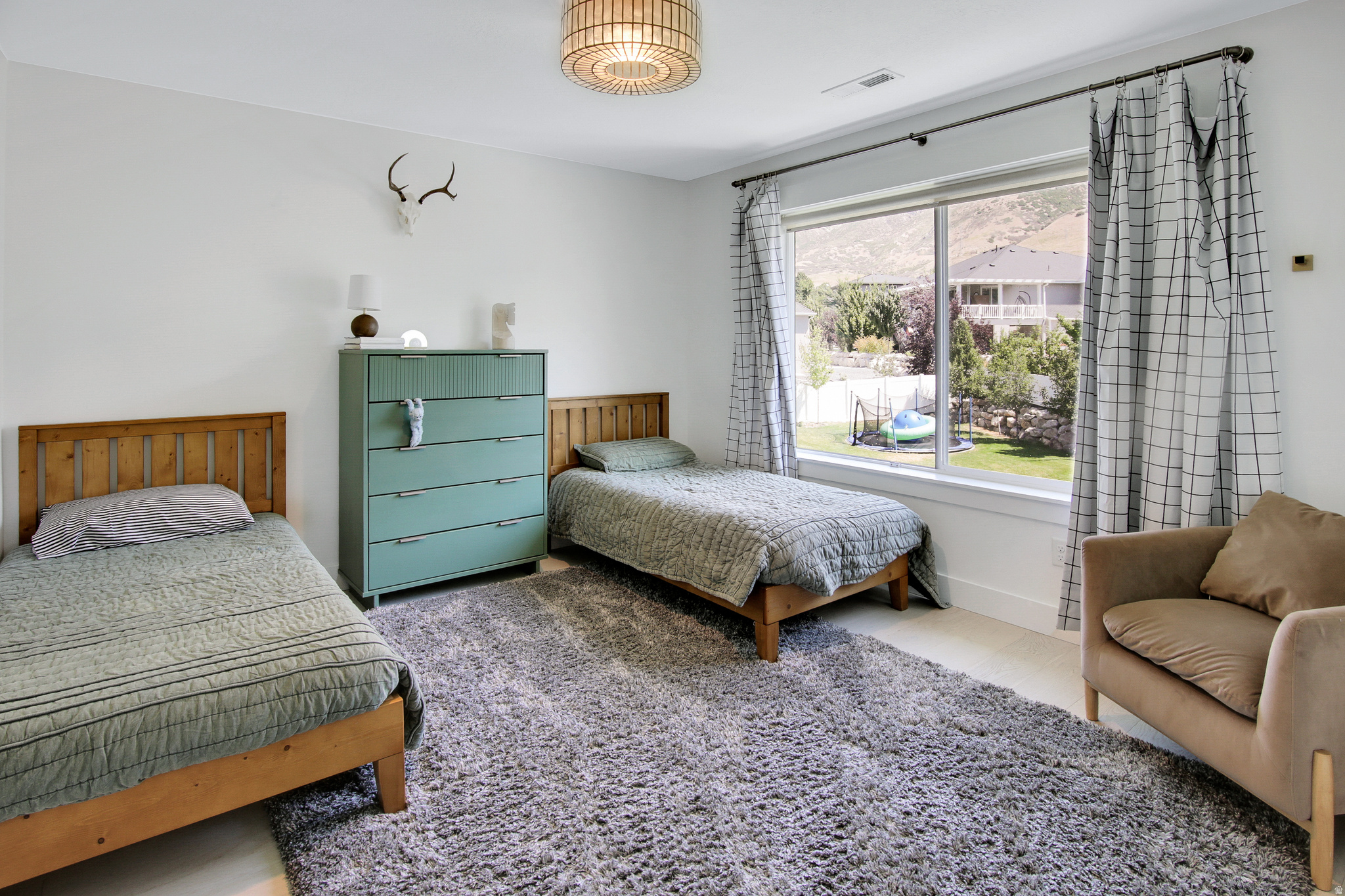 PARAMOUNT ESTATES - Residential