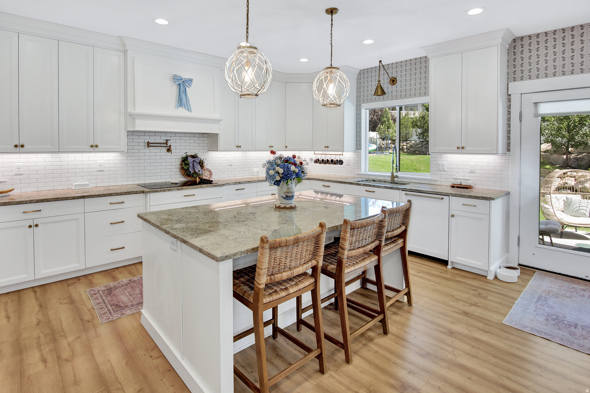 PARAMOUNT ESTATES - Residential